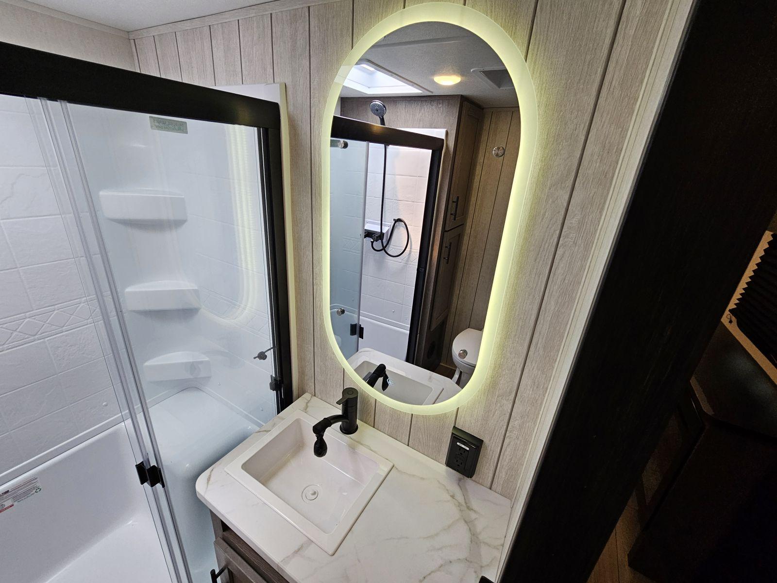 2026 Forest River 2026 Forest River Cherokee Arctic Wolf Suite - thumbnail 22