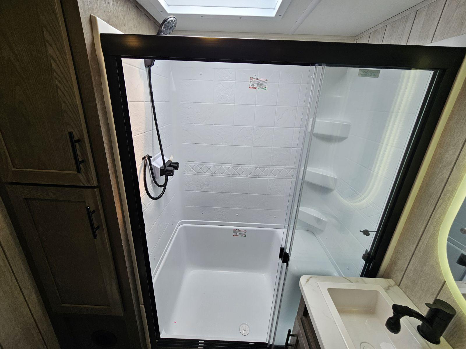 2026 Forest River 2026 Forest River Cherokee Arctic Wolf Suite - thumbnail 23