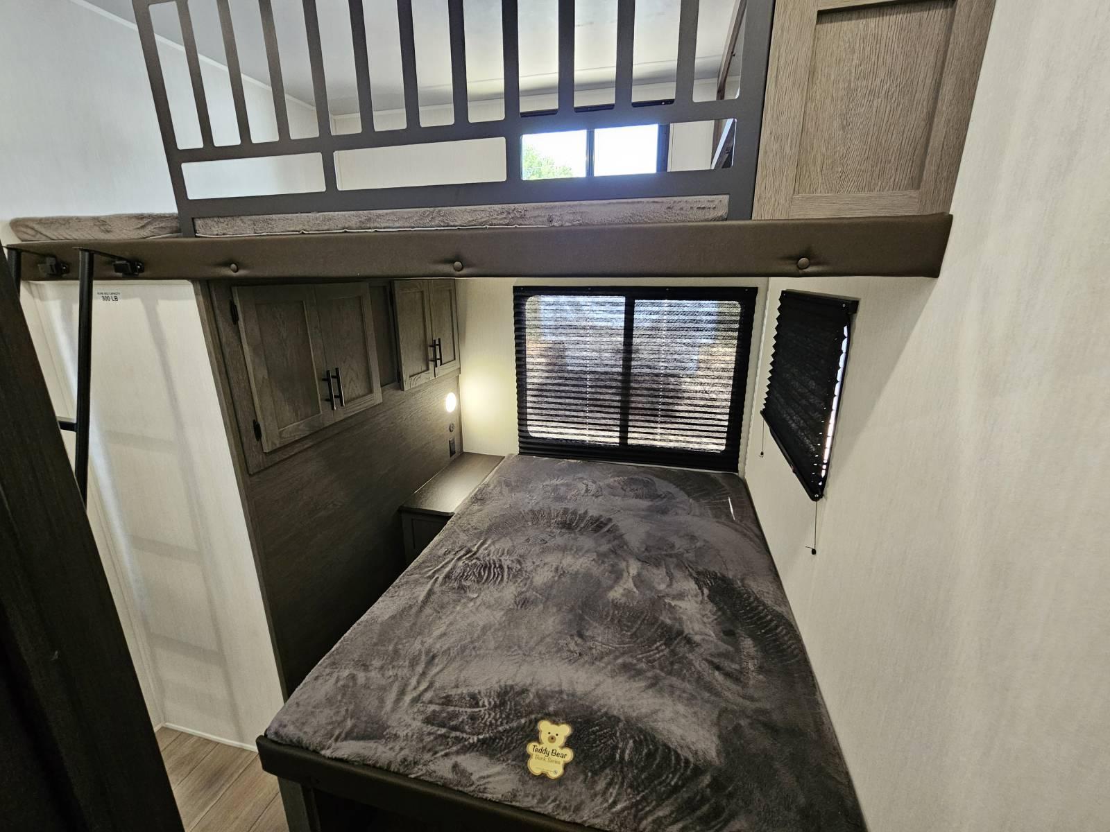 2026 Forest River 2026 Forest River Cherokee Arctic Wolf Suite - thumbnail 25