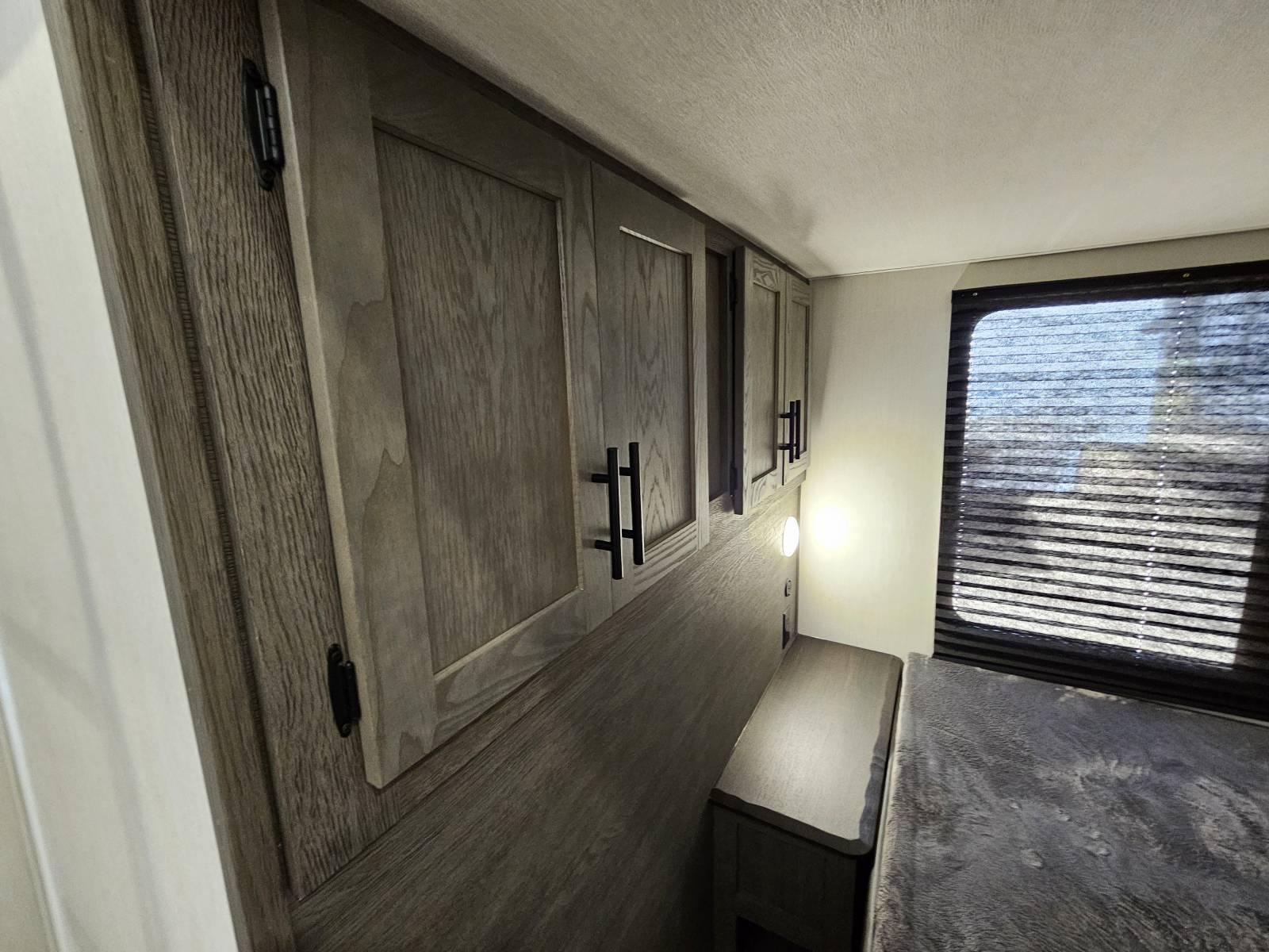 2026 Forest River 2026 Forest River Cherokee Arctic Wolf Suite - thumbnail 27