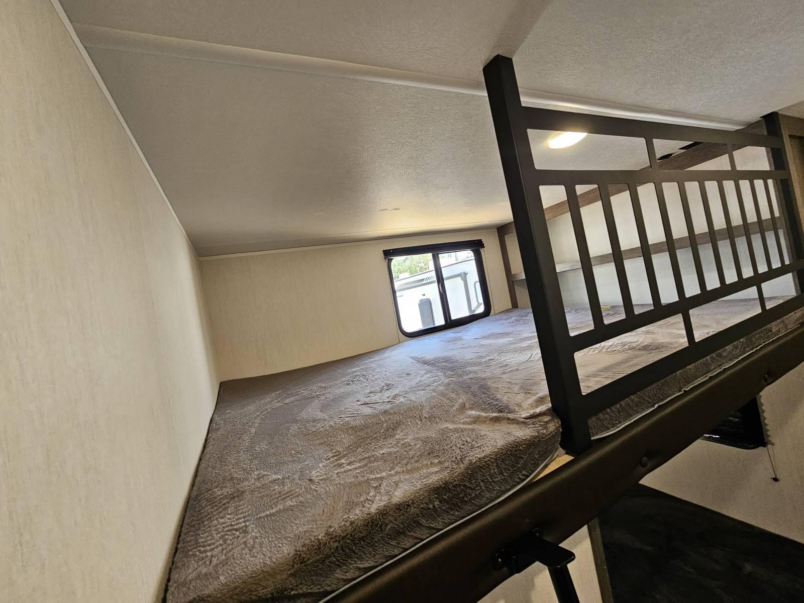 2026 Forest River 2026 Forest River Cherokee Arctic Wolf Suite - thumbnail 28