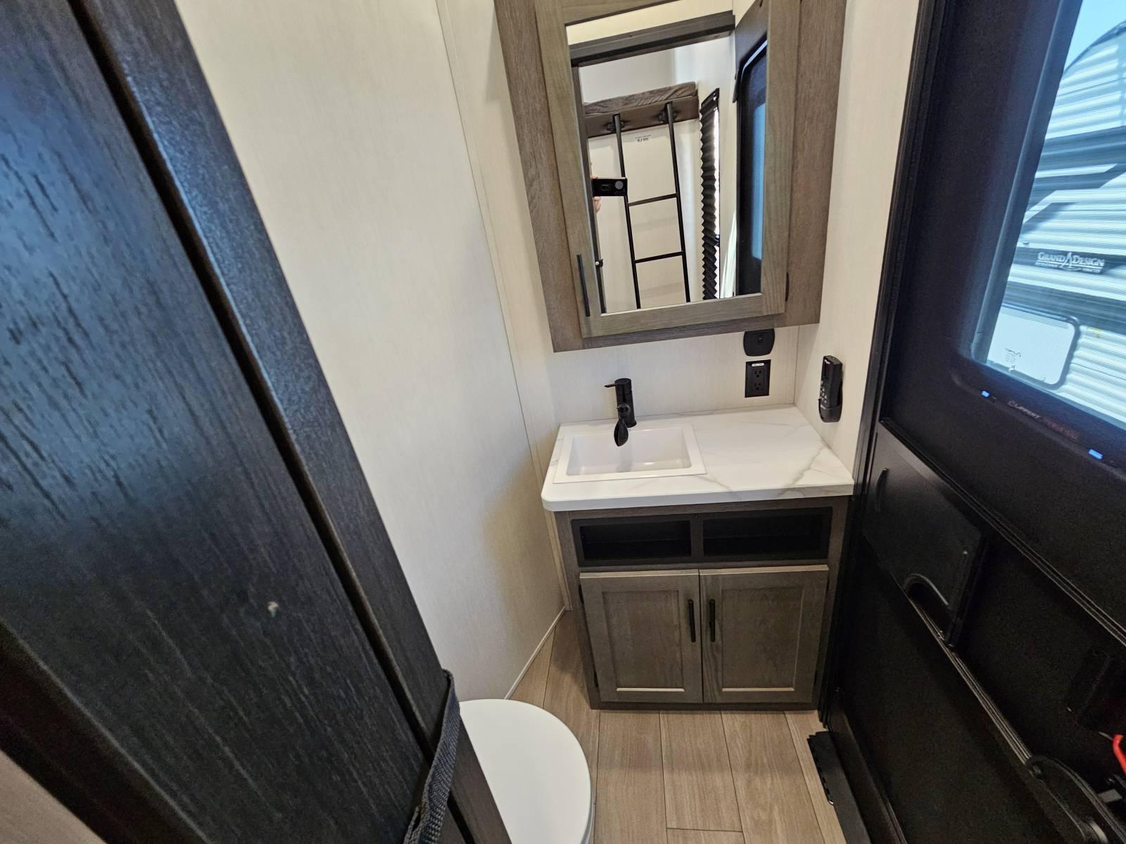 2026 Forest River 2026 Forest River Cherokee Arctic Wolf Suite - thumbnail 29