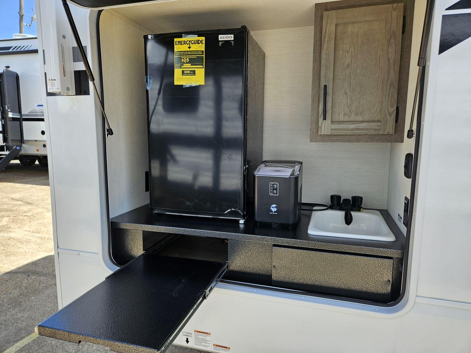 2026 Forest River 2026 Forest River Cherokee Arctic Wolf Suite - thumbnail 35