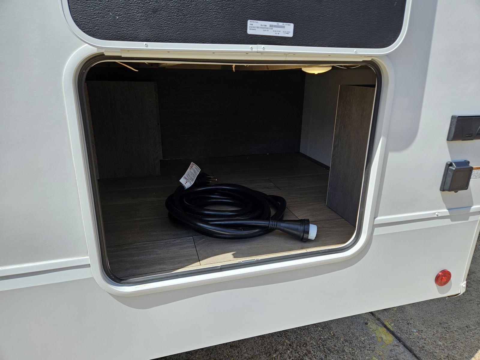 2026 Forest River 2026 Forest River Cherokee Arctic Wolf Suite - thumbnail 40