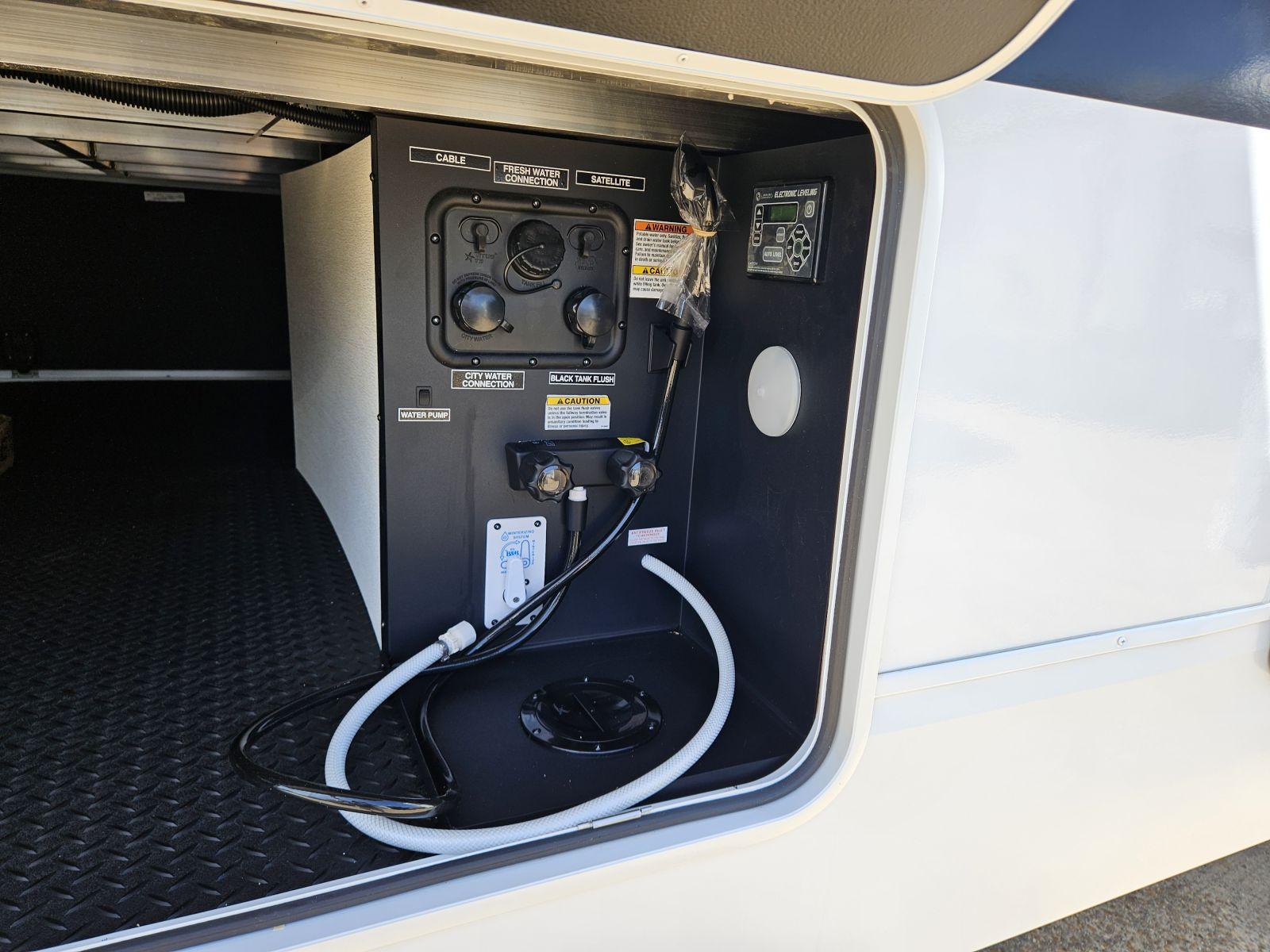 2026 Forest River 2026 Forest River Cherokee Arctic Wolf Suite - thumbnail 41