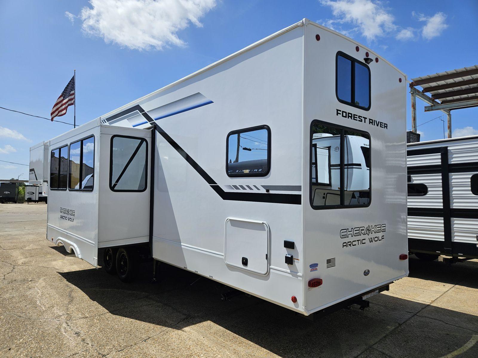 2026 Forest River 2026 Forest River Cherokee Arctic Wolf Suite - thumbnail 44