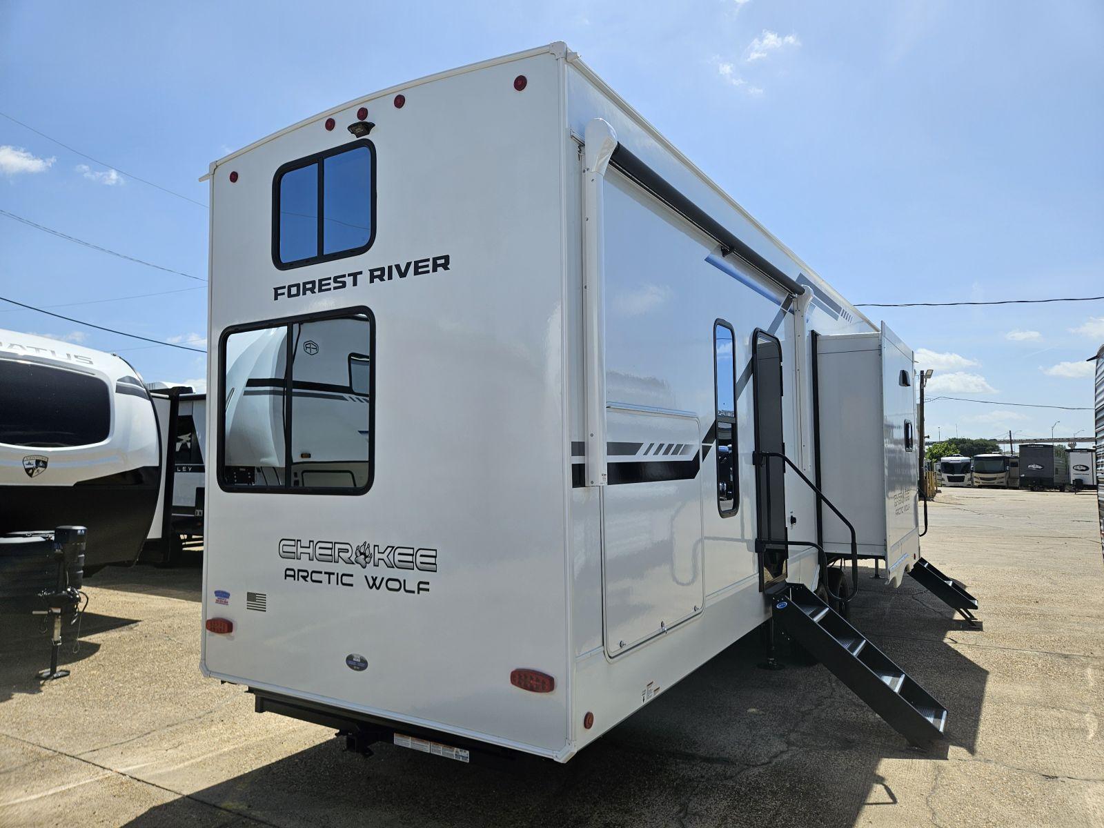 2026 Forest River 2026 Forest River Cherokee Arctic Wolf Suite - thumbnail 45