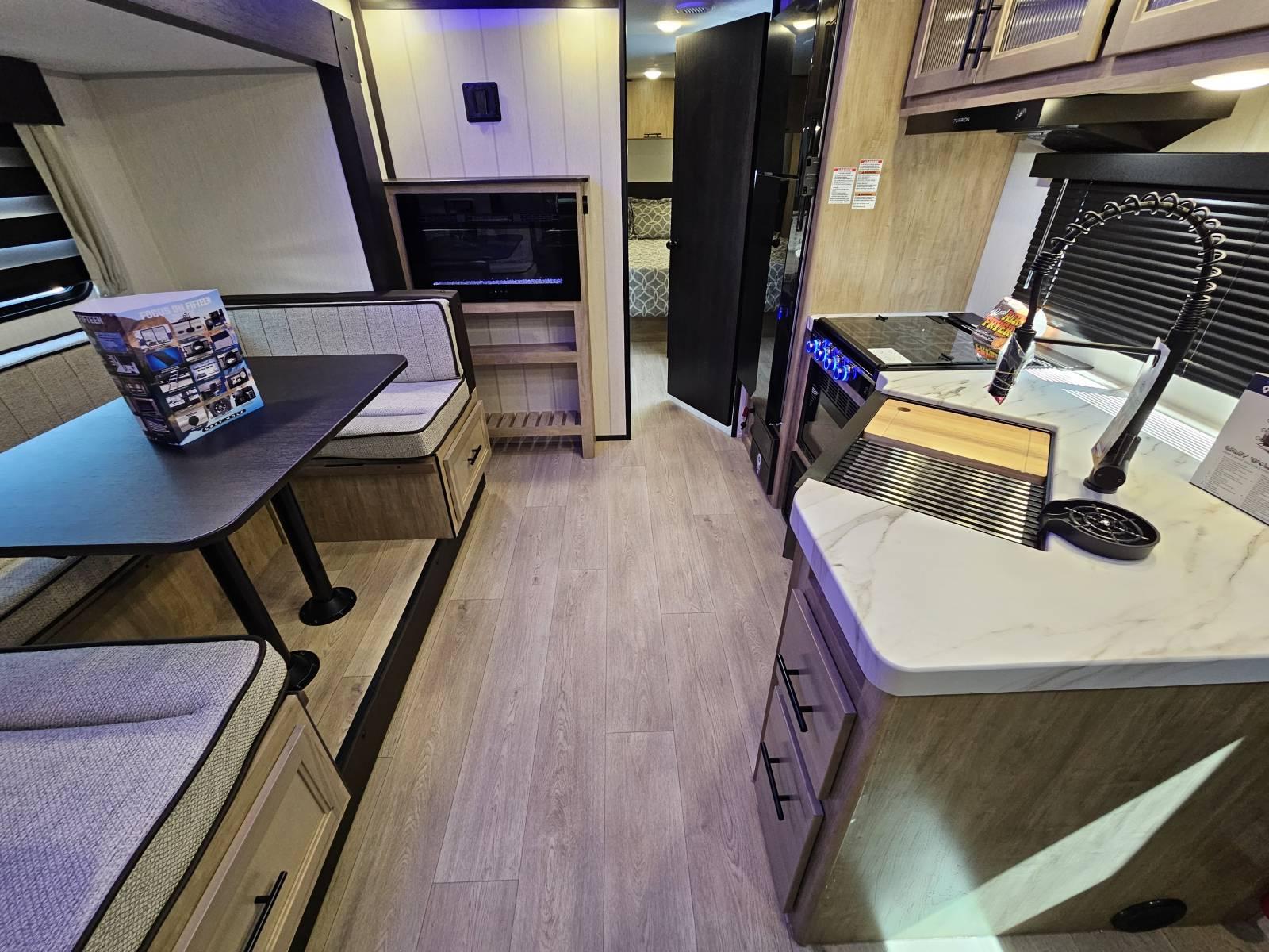 2026 Forest River 2026 Forest River Cherokee Grey Wolf - thumbnail 4