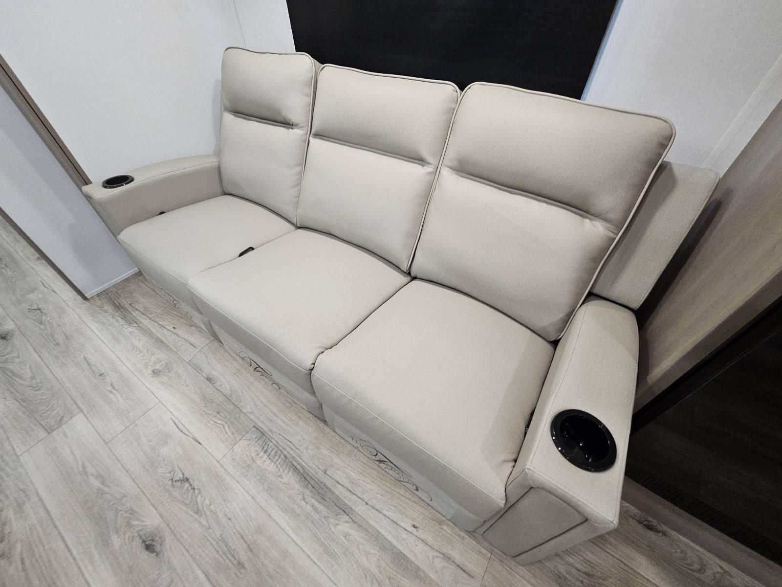 2026 Grand Design 2026 Grand Design Reflection 100 Series - thumbnail 6