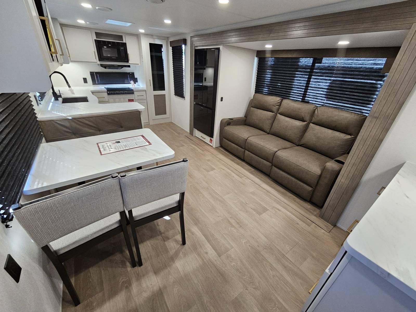 2026 Grand Design 2026 Grand Design Transcend - thumbnail 4