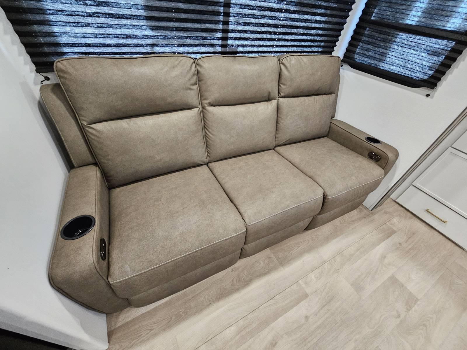 2026 Grand Design 2026 Grand Design Transcend - thumbnail 6