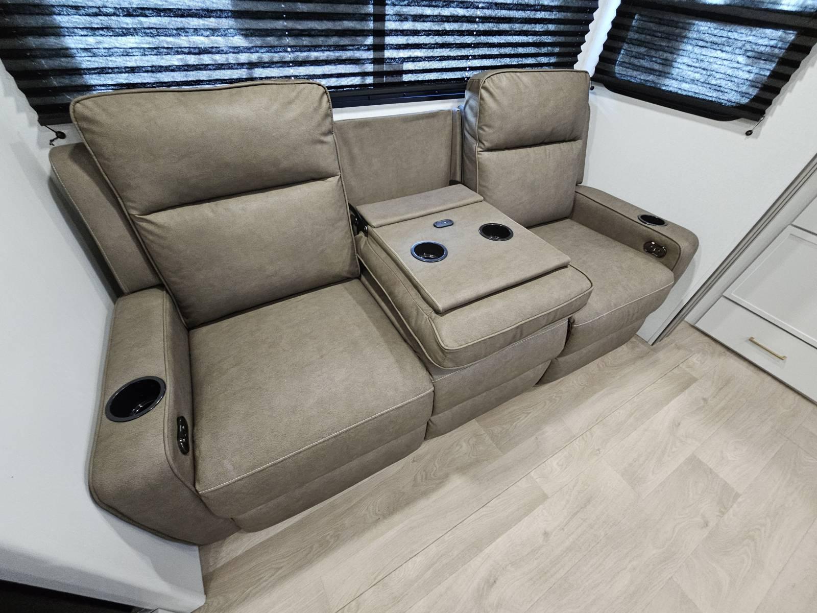 2026 Grand Design 2026 Grand Design Transcend - thumbnail 7