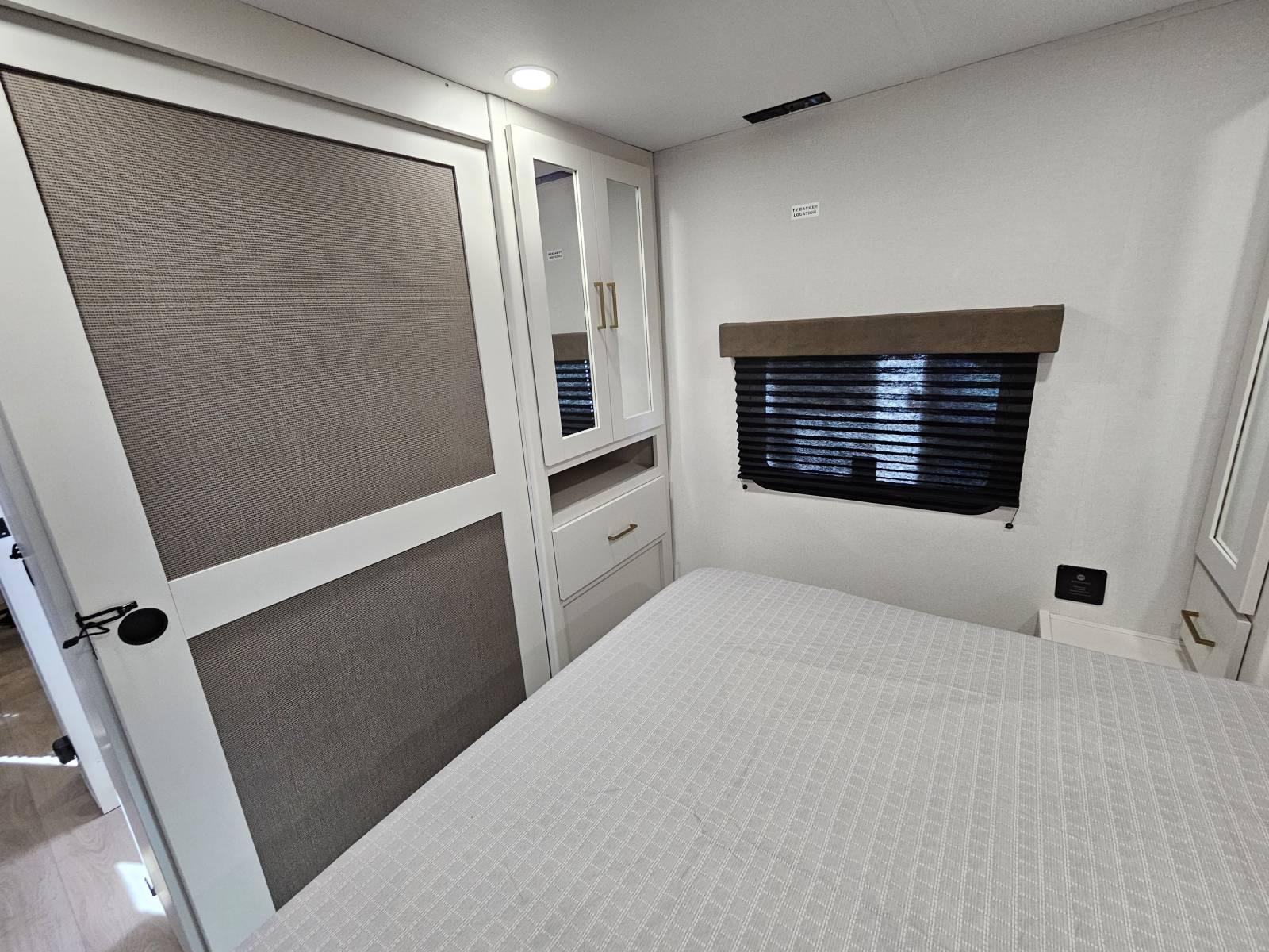 2026 Grand Design 2026 Grand Design Transcend - thumbnail 17