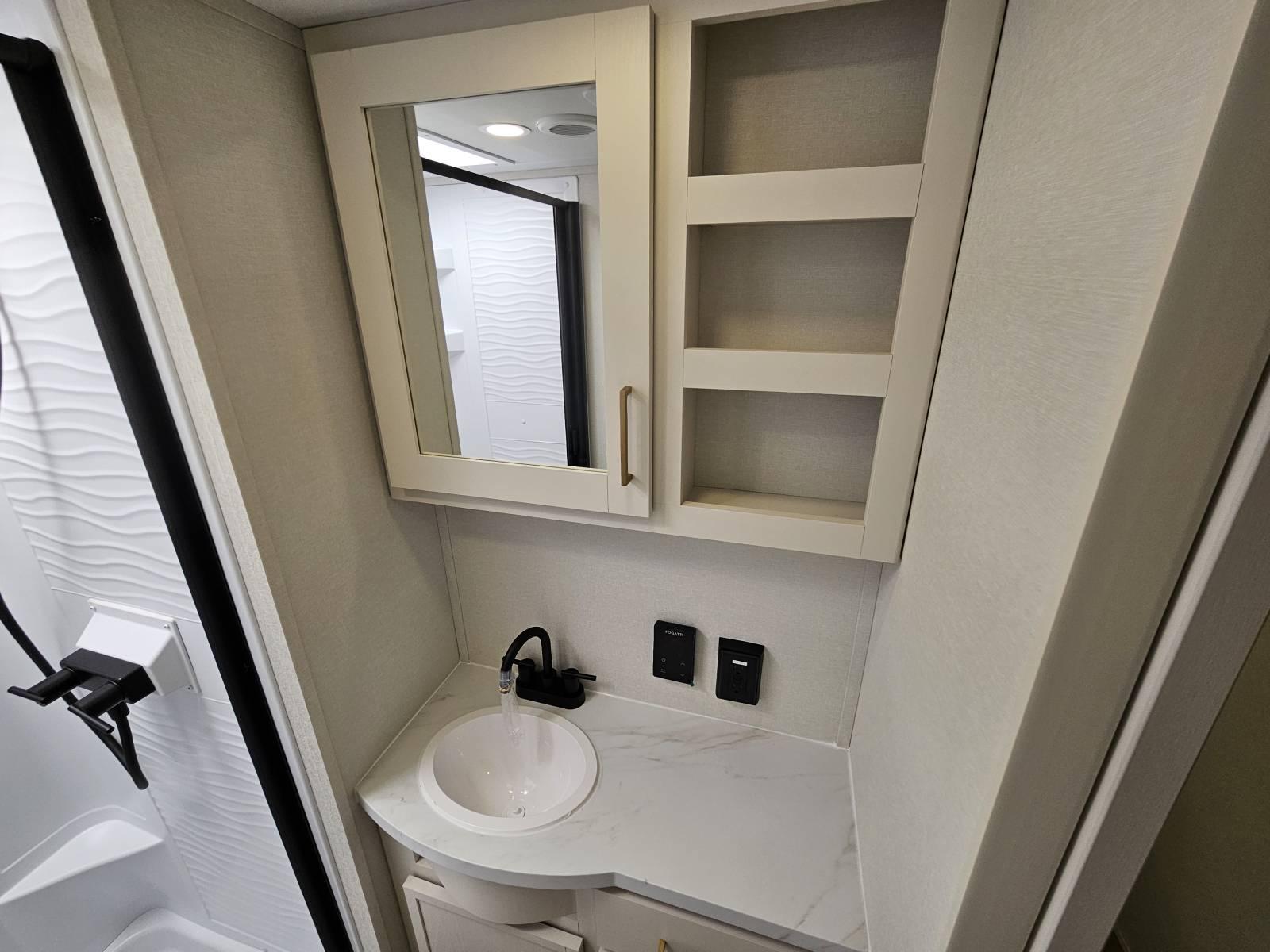 2026 Grand Design 2026 Grand Design Transcend - thumbnail 20