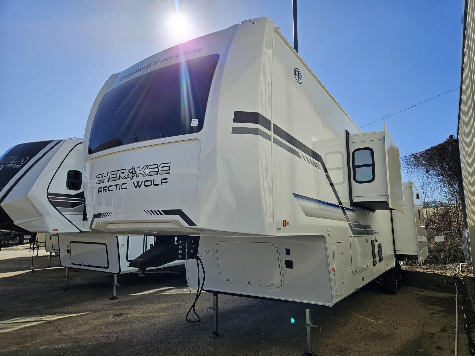 2026 Forest River 2026 Forest River Cherokee Arctic Wolf - thumbnail 3