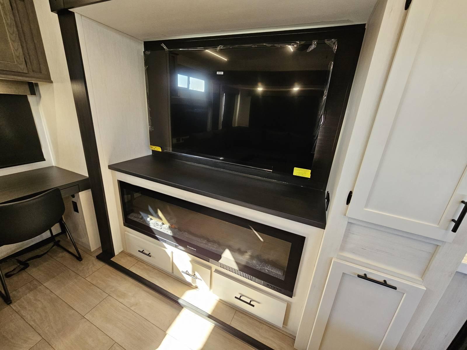 2026 Forest River 2026 Forest River Cherokee Arctic Wolf - thumbnail 7