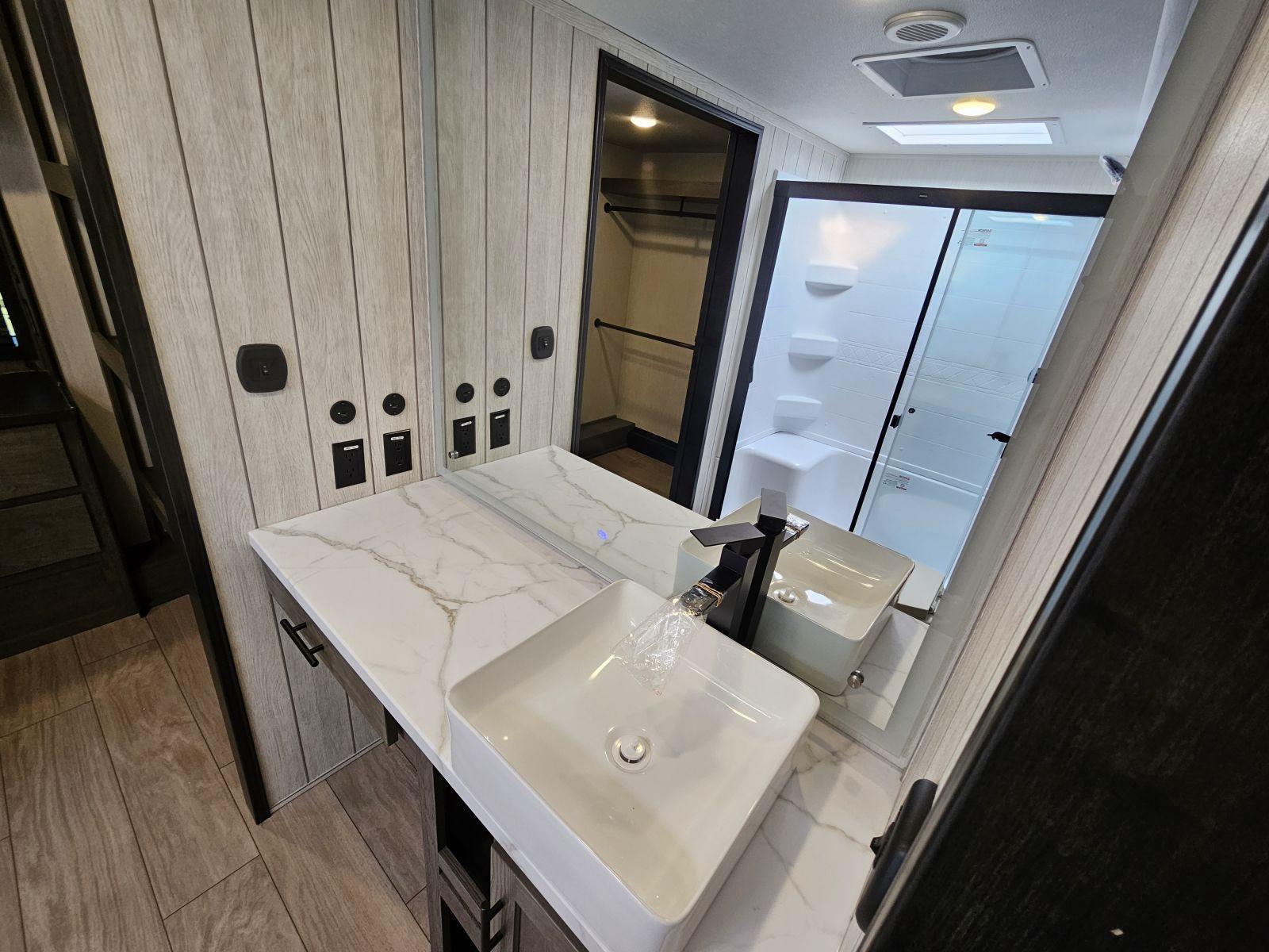 2026 Forest River 2026 Forest River Cherokee Arctic Wolf - thumbnail 27