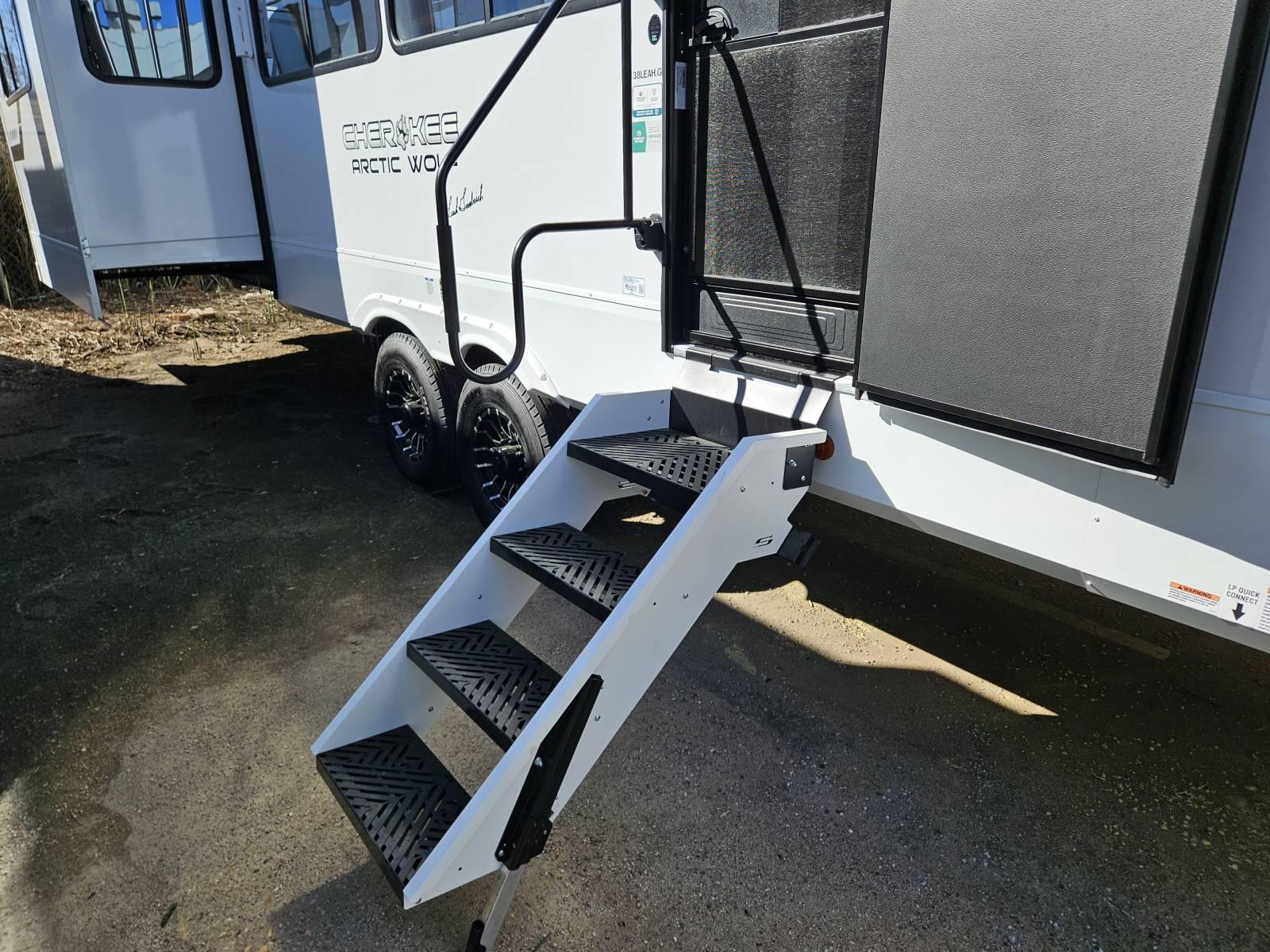 2026 Forest River 2026 Forest River Cherokee Arctic Wolf - thumbnail 38