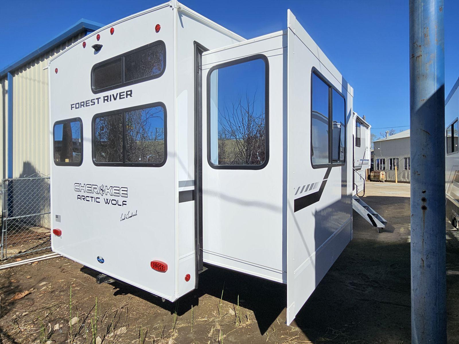 2026 Forest River 2026 Forest River Cherokee Arctic Wolf - thumbnail 42