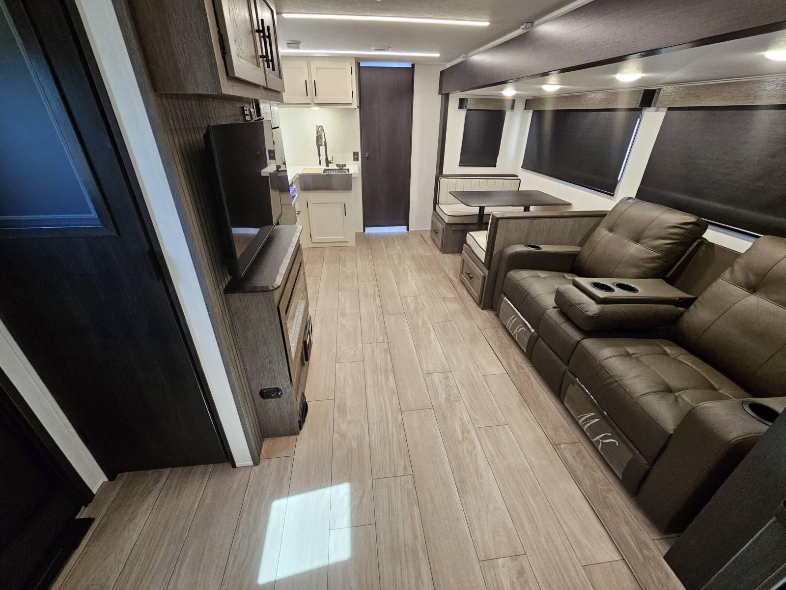 2026 Forest River 2026 Forest River Cherokee Alpha Wolf - thumbnail 4