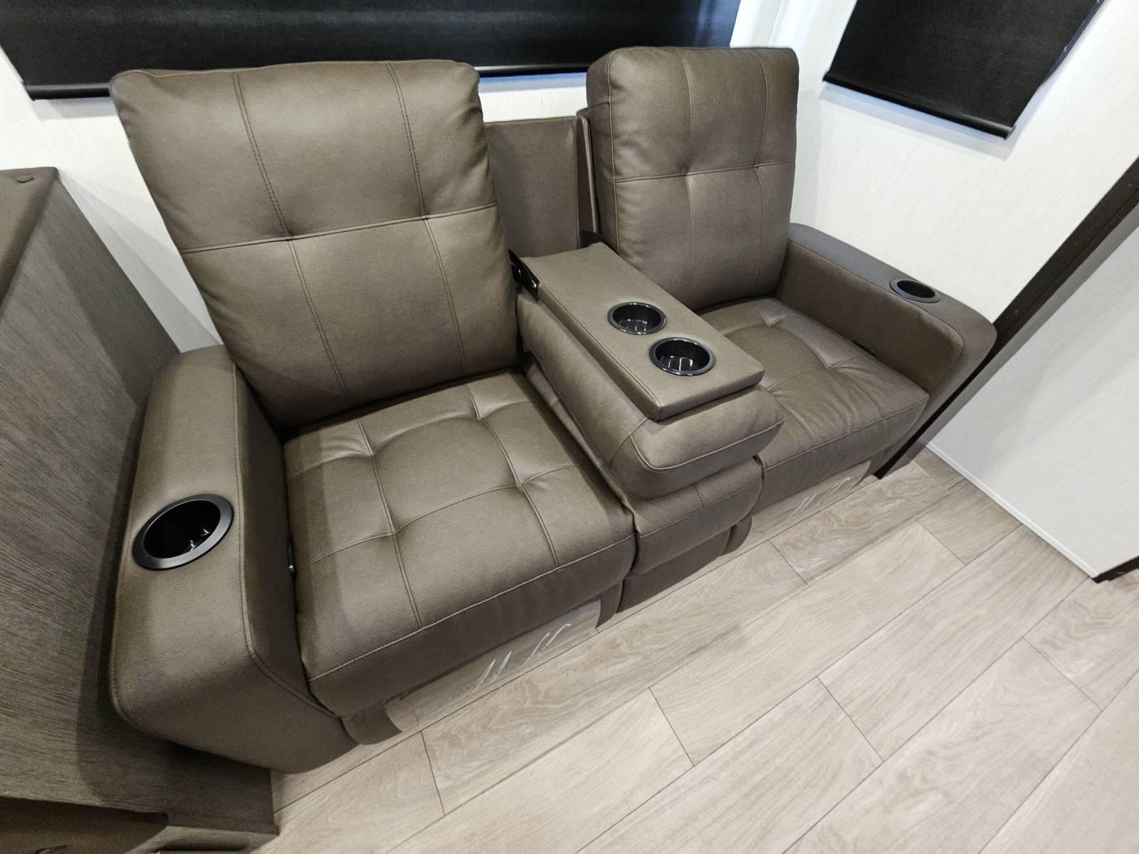 2026 Forest River 2026 Forest River Cherokee Alpha Wolf - thumbnail 6