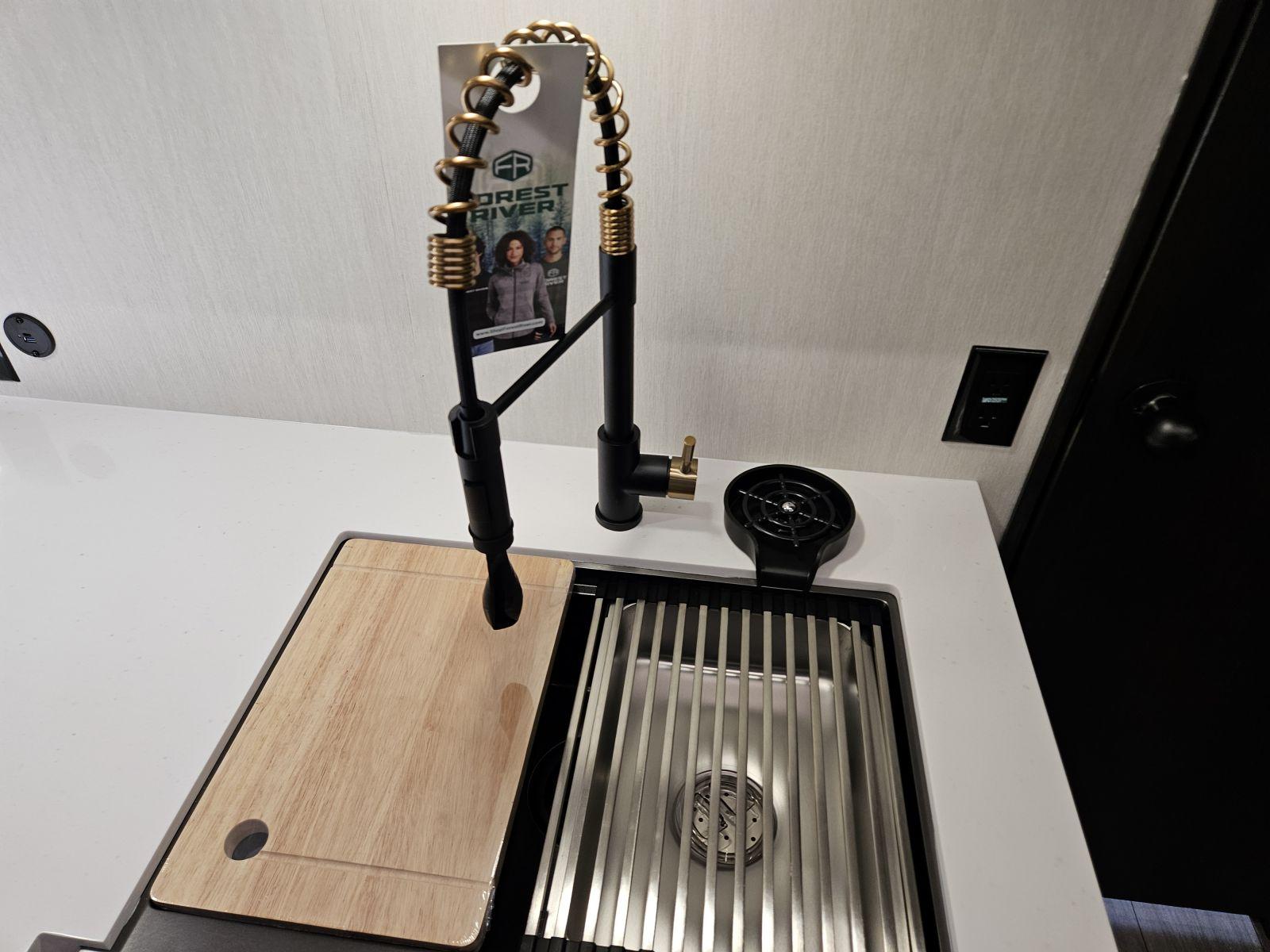 2026 Forest River 2026 Forest River Cherokee Alpha Wolf - thumbnail 9