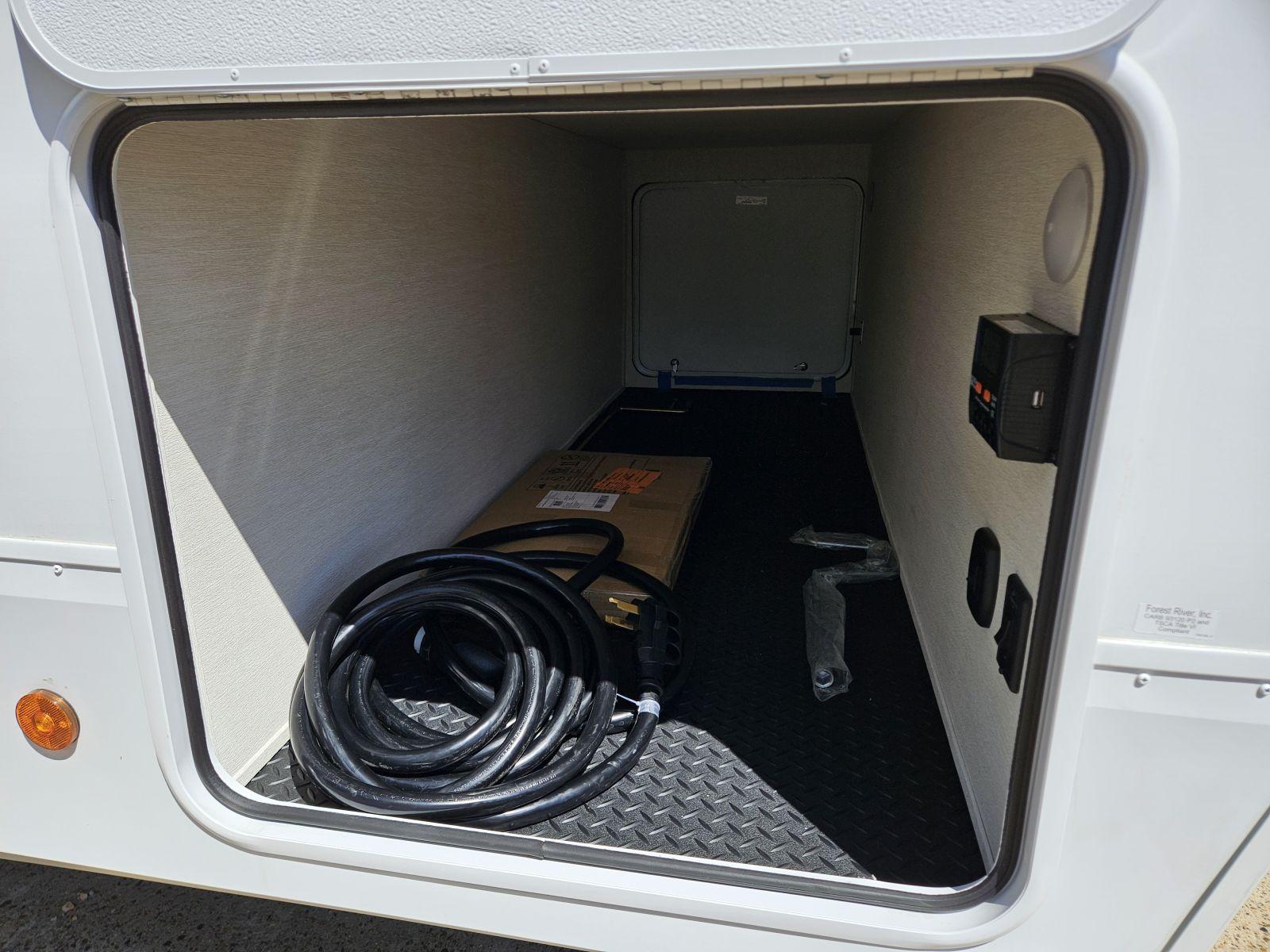 2026 Forest River 2026 Forest River Cherokee Alpha Wolf - thumbnail 20