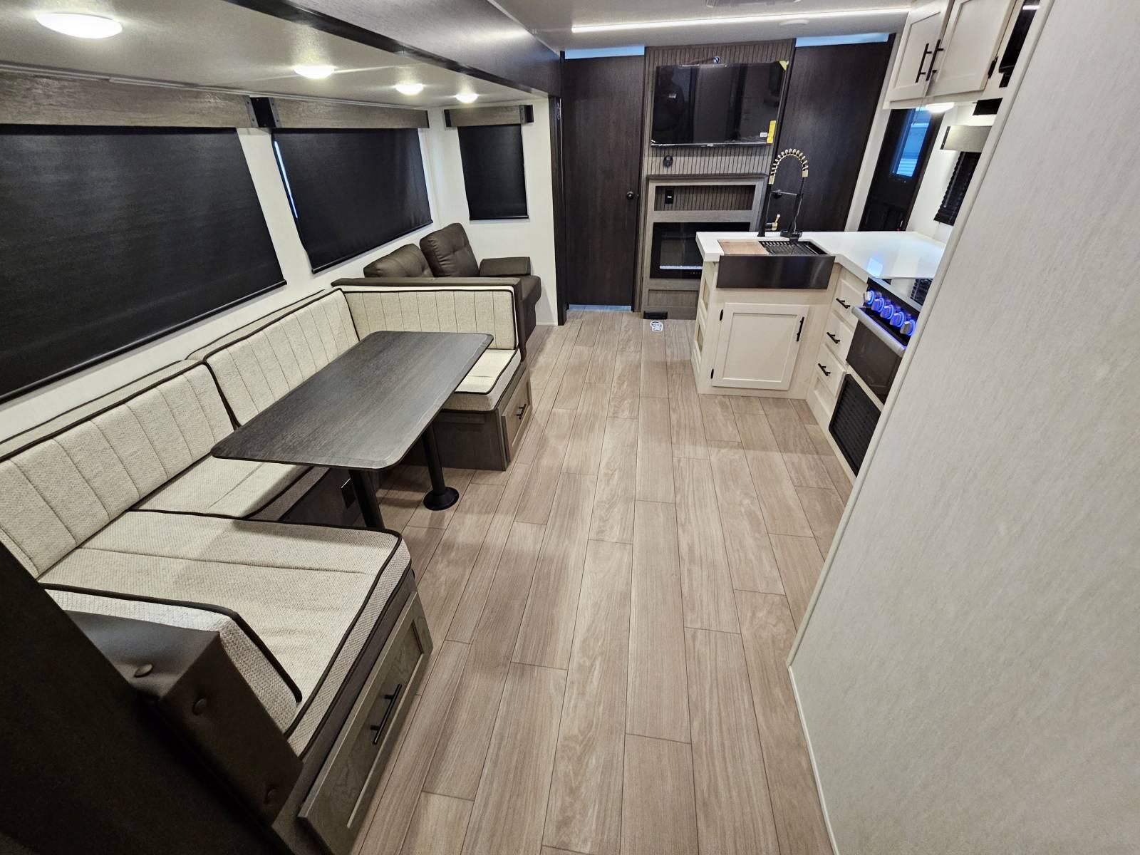 2026 Forest River 2026 Forest River Cherokee Alpha Wolf - thumbnail 5