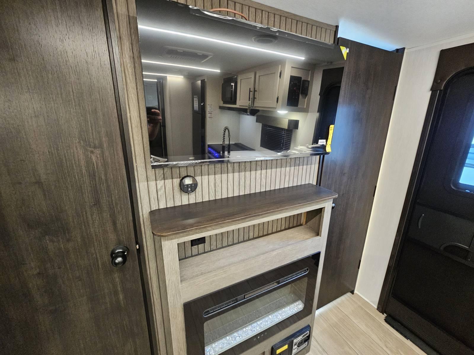 2026 Forest River 2026 Forest River Cherokee Alpha Wolf - thumbnail 7