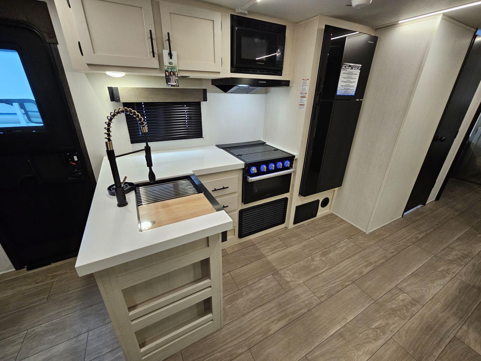 2026 Forest River 2026 Forest River Cherokee Alpha Wolf - thumbnail 8