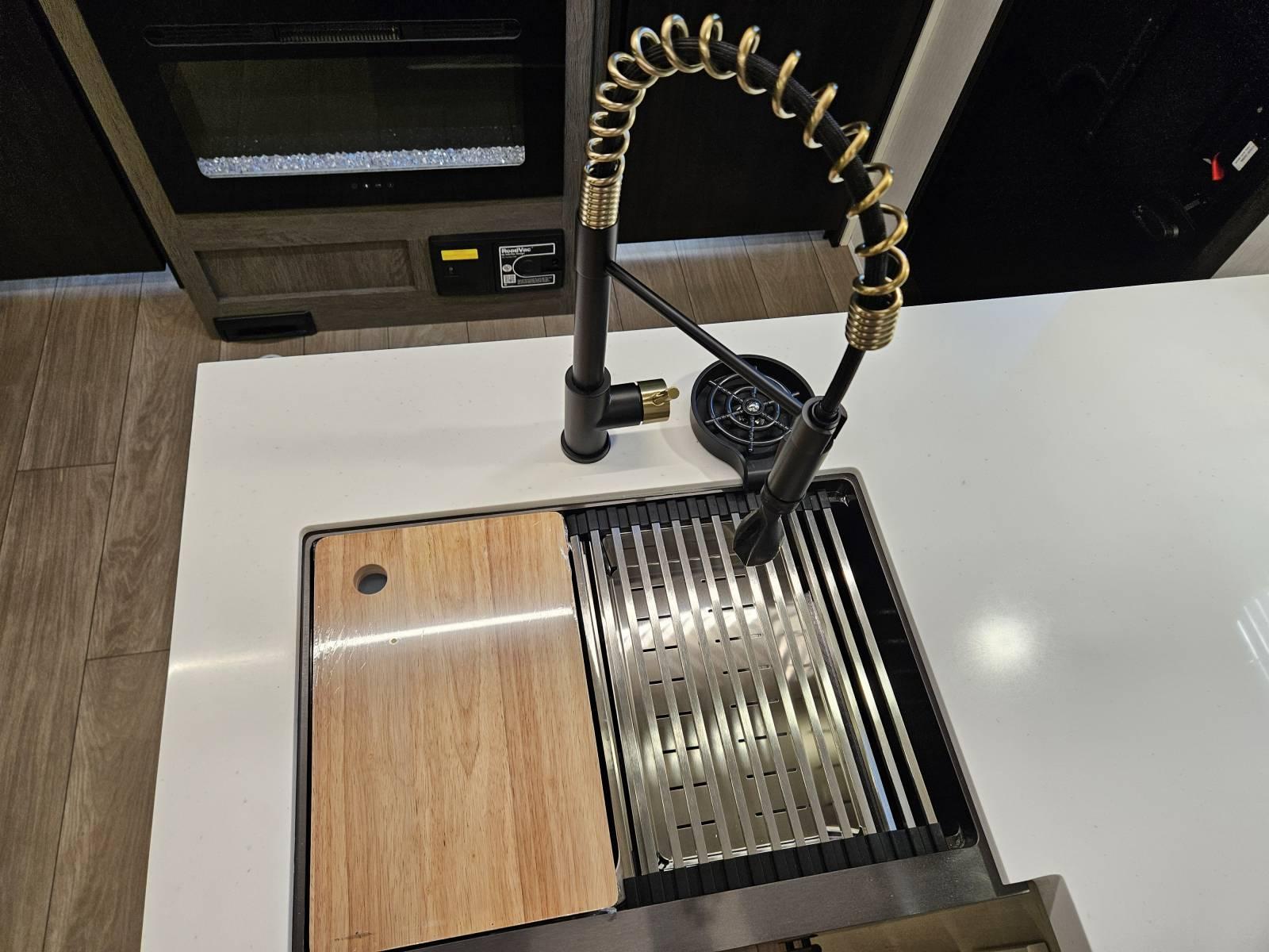 2026 Forest River 2026 Forest River Cherokee Alpha Wolf - thumbnail 10