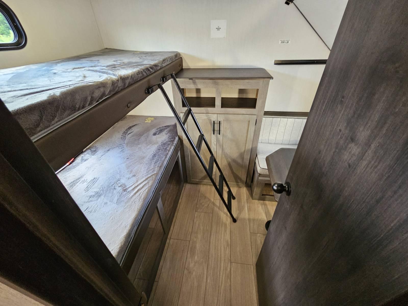 2026 Forest River 2026 Forest River Cherokee Alpha Wolf - thumbnail 15