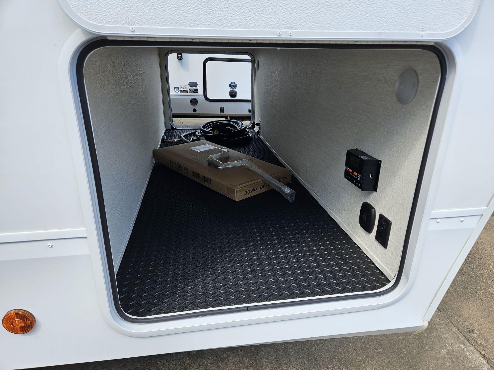 2026 Forest River 2026 Forest River Cherokee Alpha Wolf - thumbnail 22