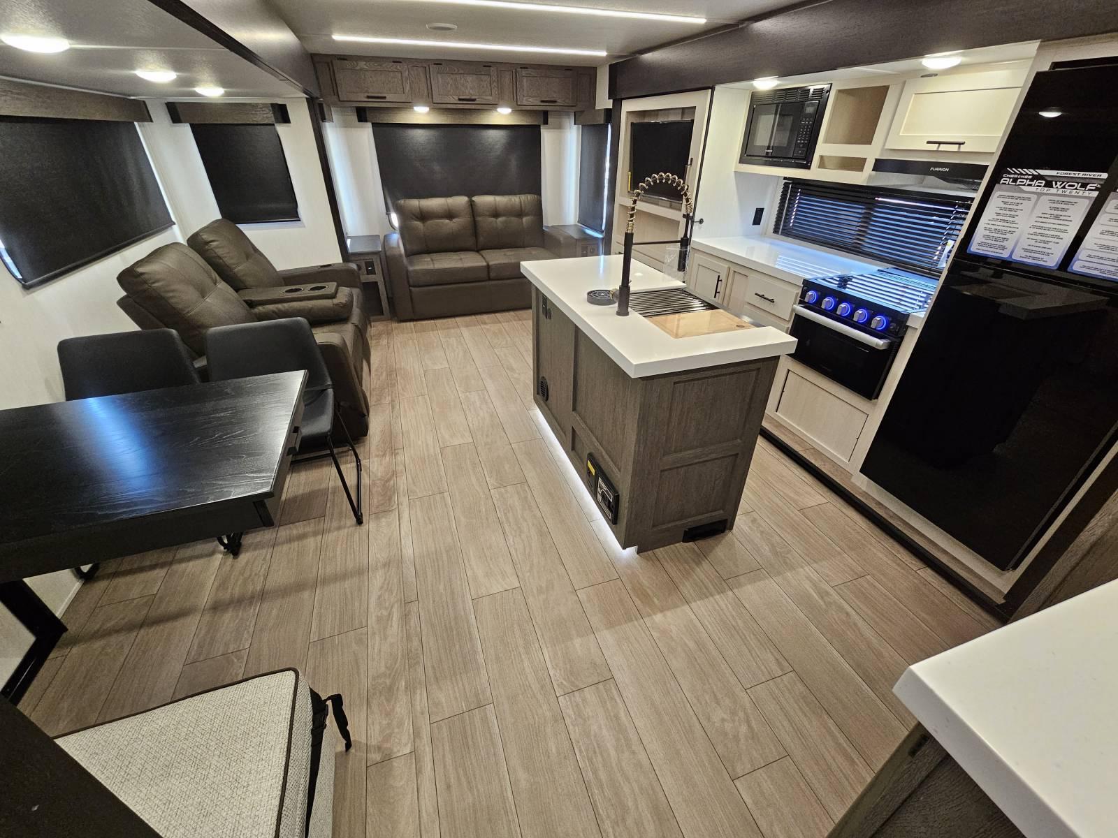 2026 Forest River 2026 Forest River Cherokee Alpha Wolf - thumbnail 4