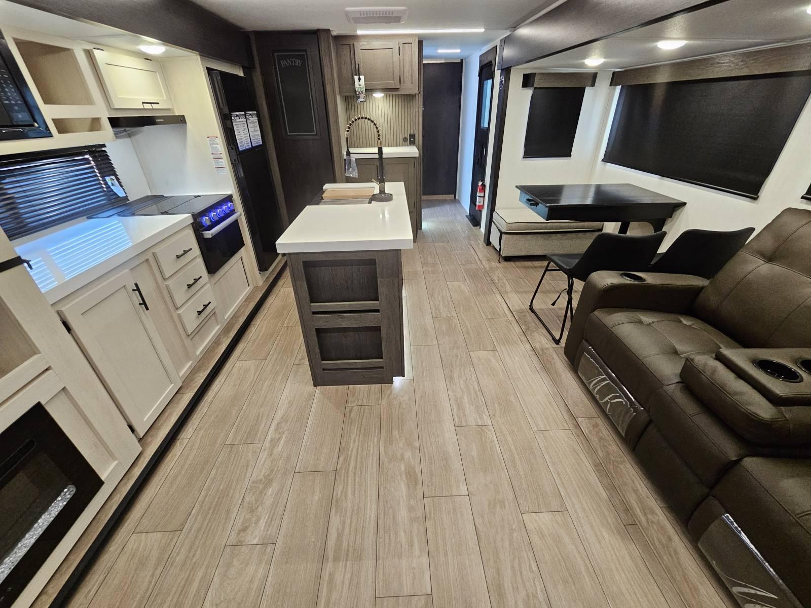 2026 Forest River 2026 Forest River Cherokee Alpha Wolf - thumbnail 5