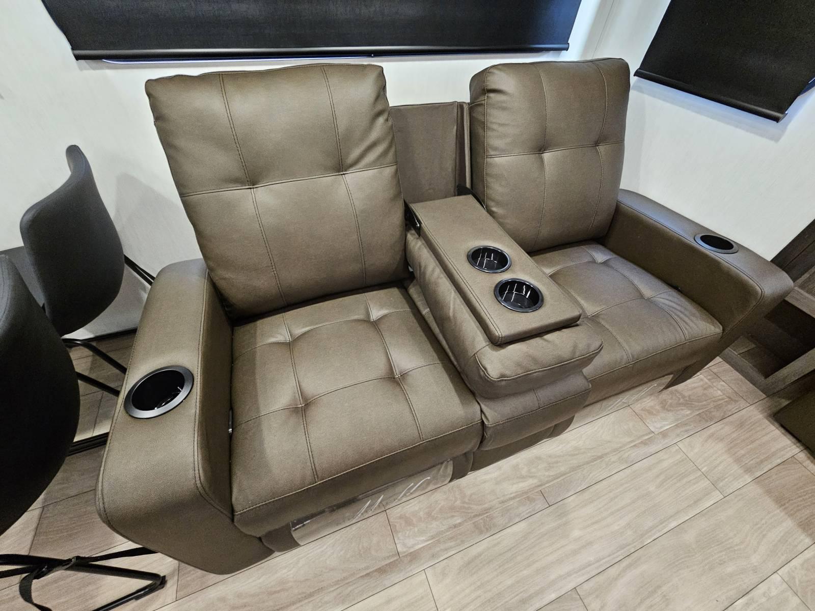 2026 Forest River 2026 Forest River Cherokee Alpha Wolf - thumbnail 7