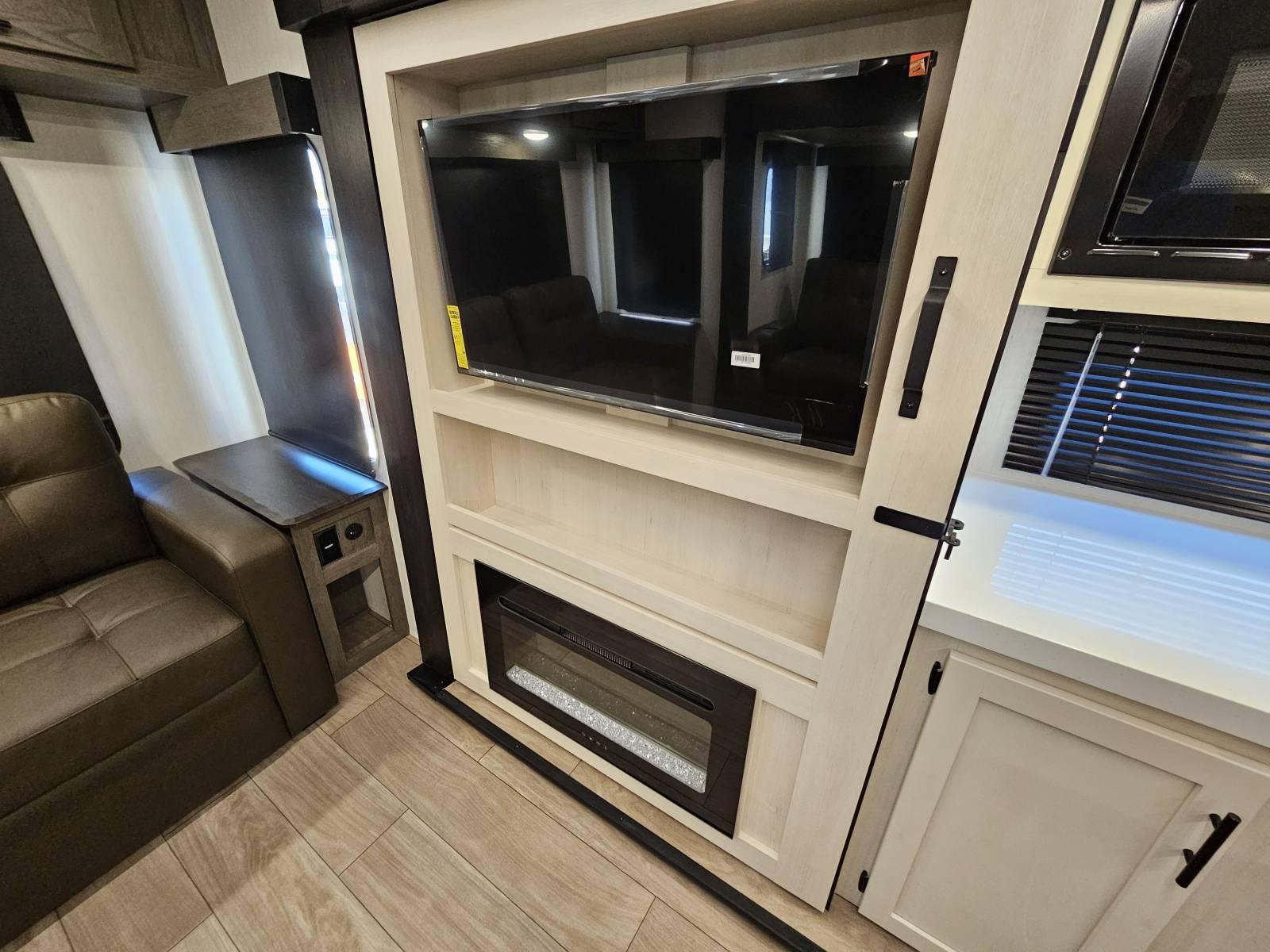 2026 Forest River 2026 Forest River Cherokee Alpha Wolf - thumbnail 8