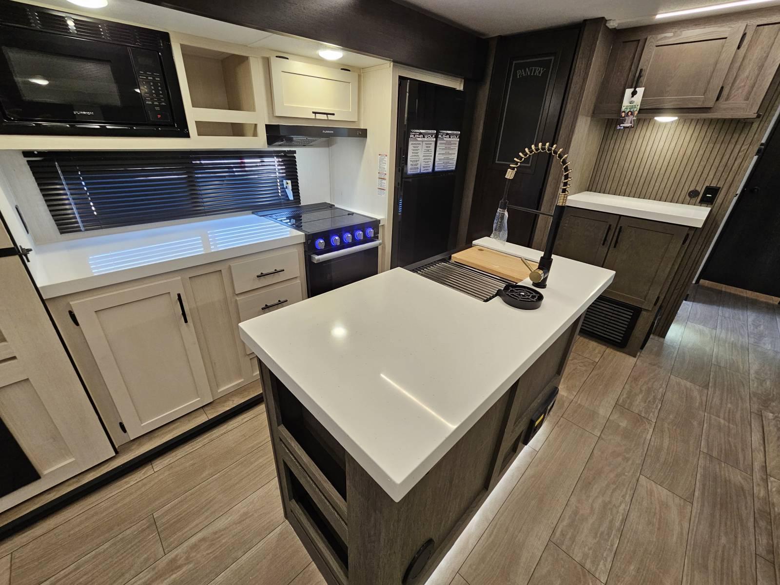 2026 Forest River 2026 Forest River Cherokee Alpha Wolf - thumbnail 9