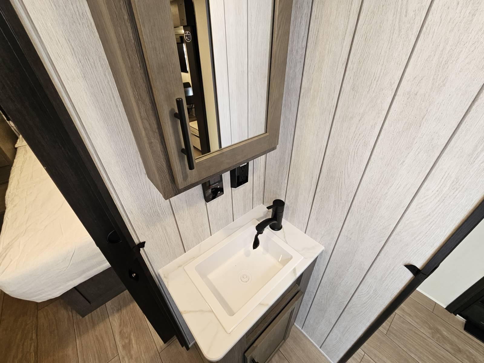 2026 Forest River 2026 Forest River Cherokee Alpha Wolf - thumbnail 19