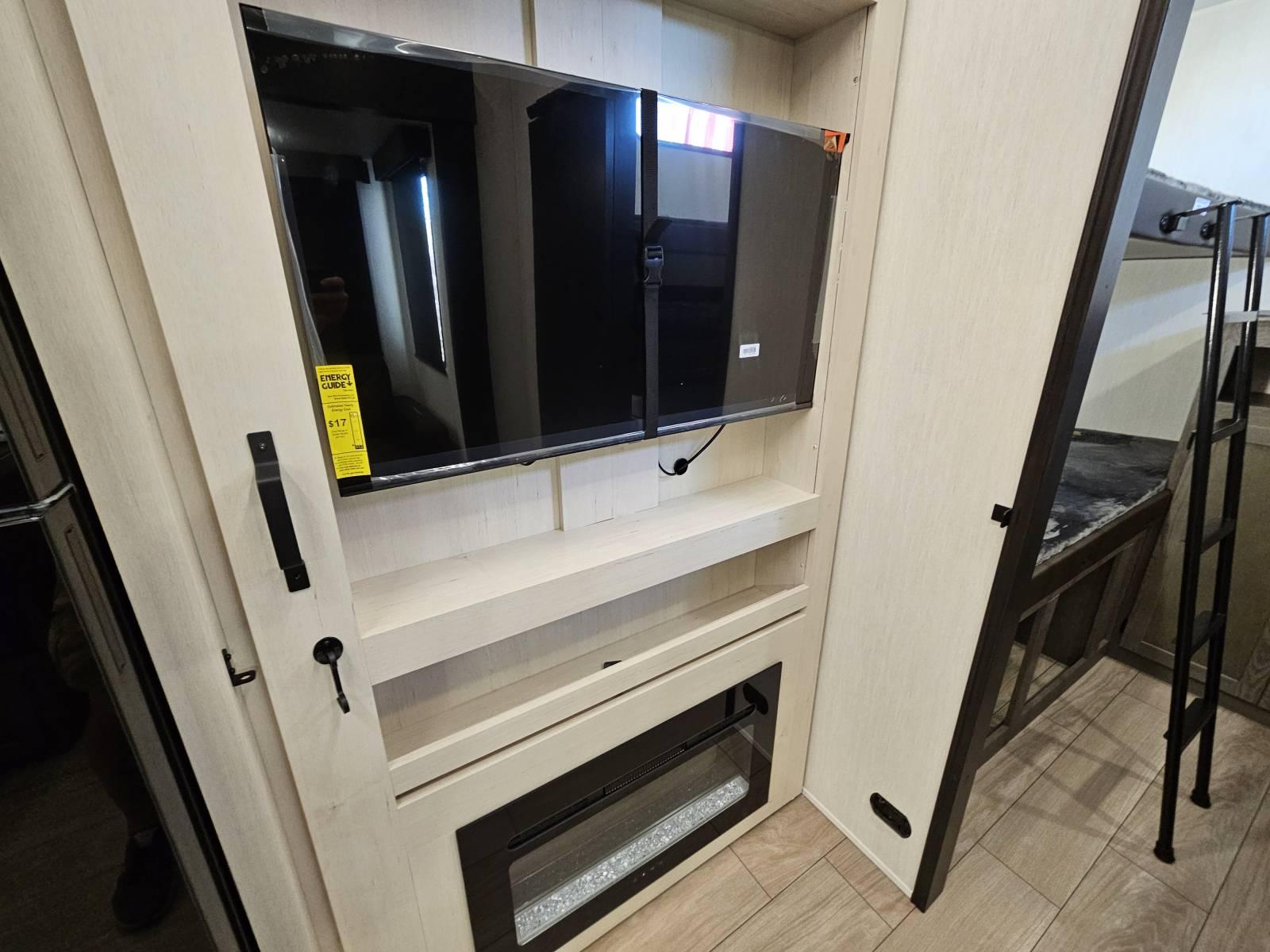 2026 Forest River 2026 Forest River Cherokee Arctic Wolf - thumbnail 7