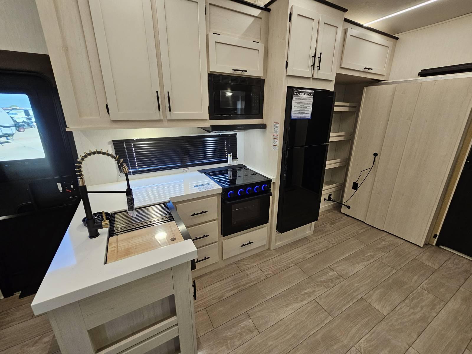 2026 Forest River 2026 Forest River Cherokee Arctic Wolf - thumbnail 9