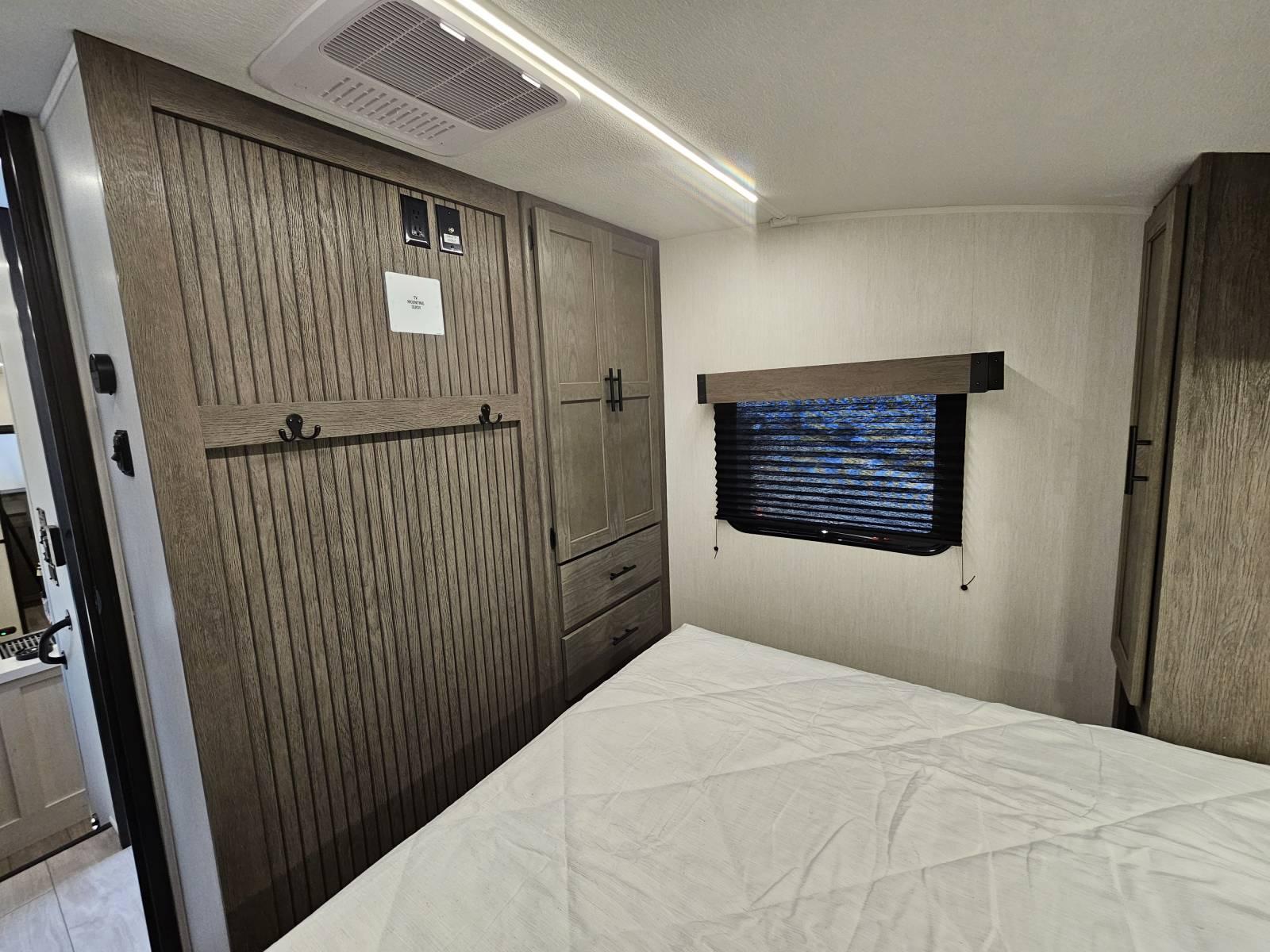 2026 Forest River 2026 Forest River Cherokee Arctic Wolf - thumbnail 16