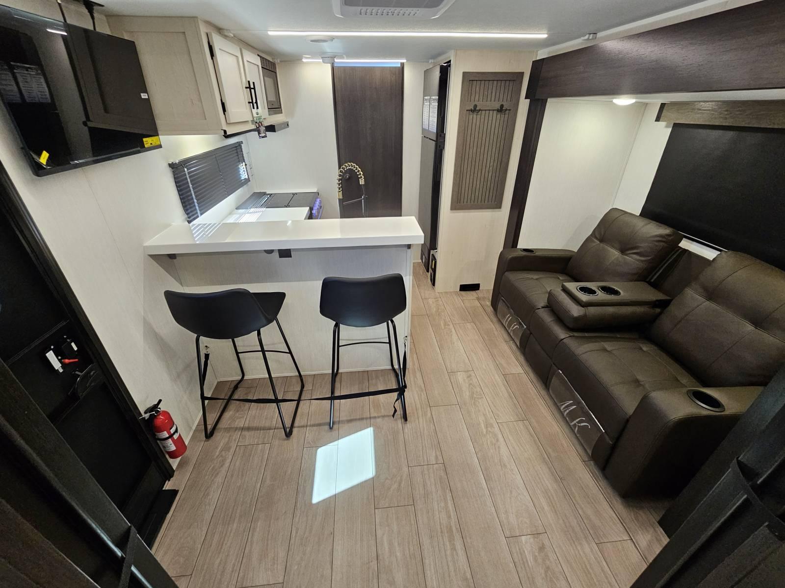 2026 Forest River 2026 Forest River Cherokee Alpha Wolf - thumbnail 4