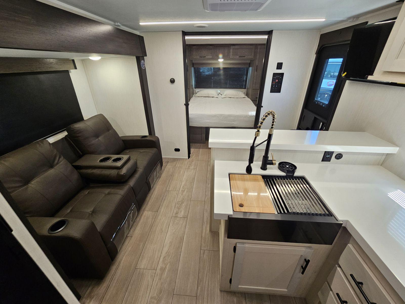 2026 Forest River 2026 Forest River Cherokee Alpha Wolf - thumbnail 5