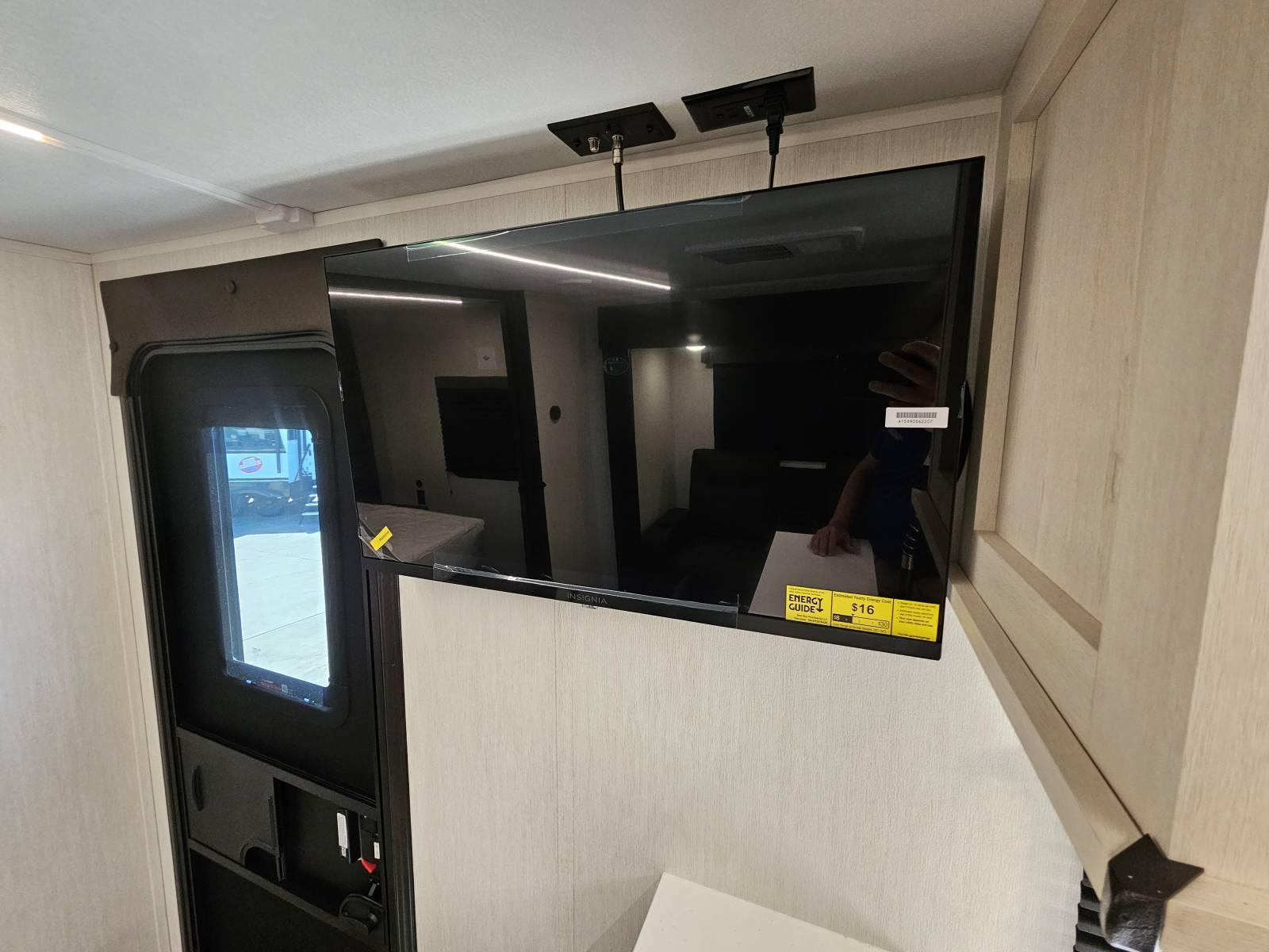 2026 Forest River 2026 Forest River Cherokee Alpha Wolf - thumbnail 7