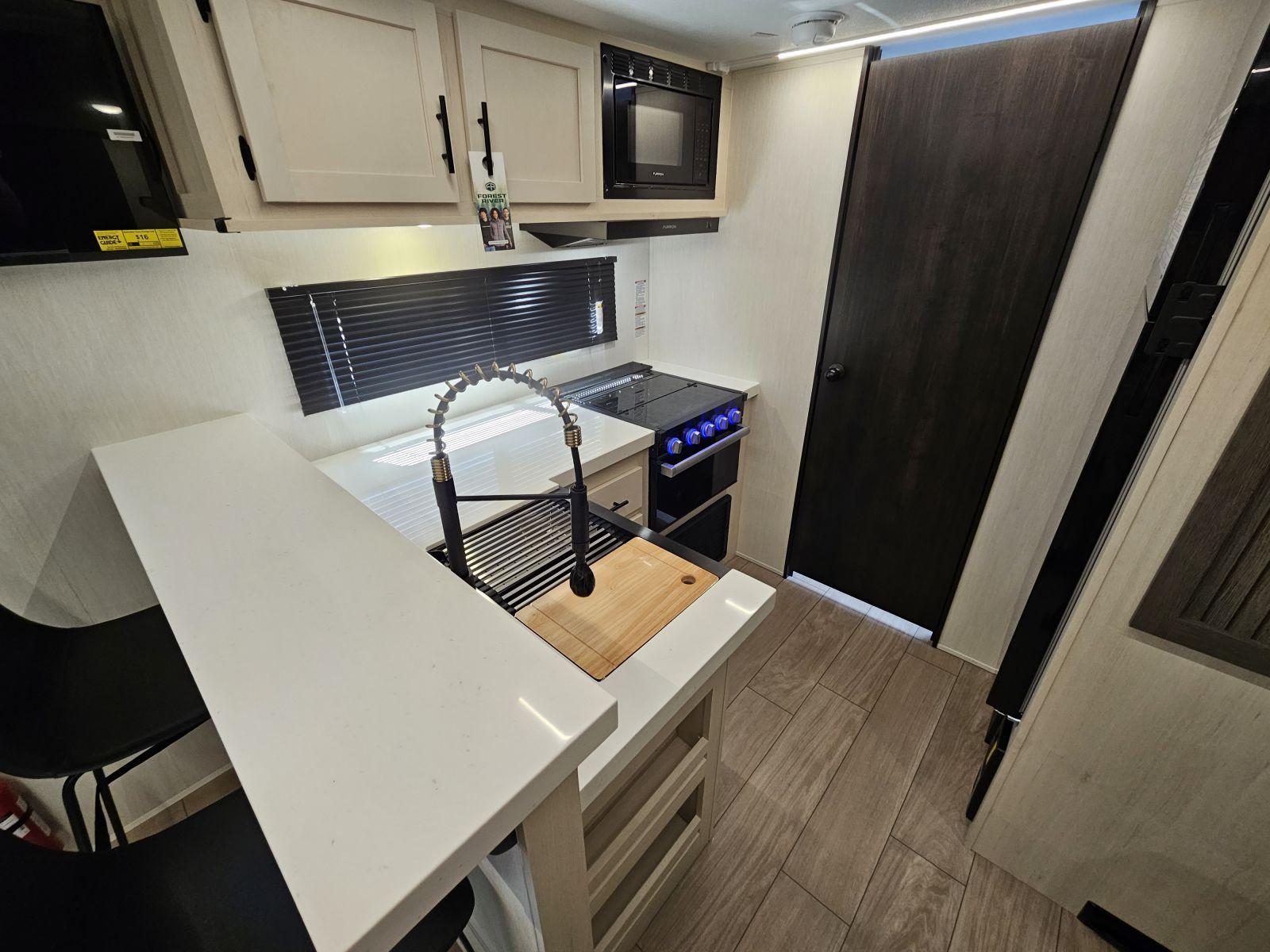 2026 Forest River 2026 Forest River Cherokee Alpha Wolf - thumbnail 8