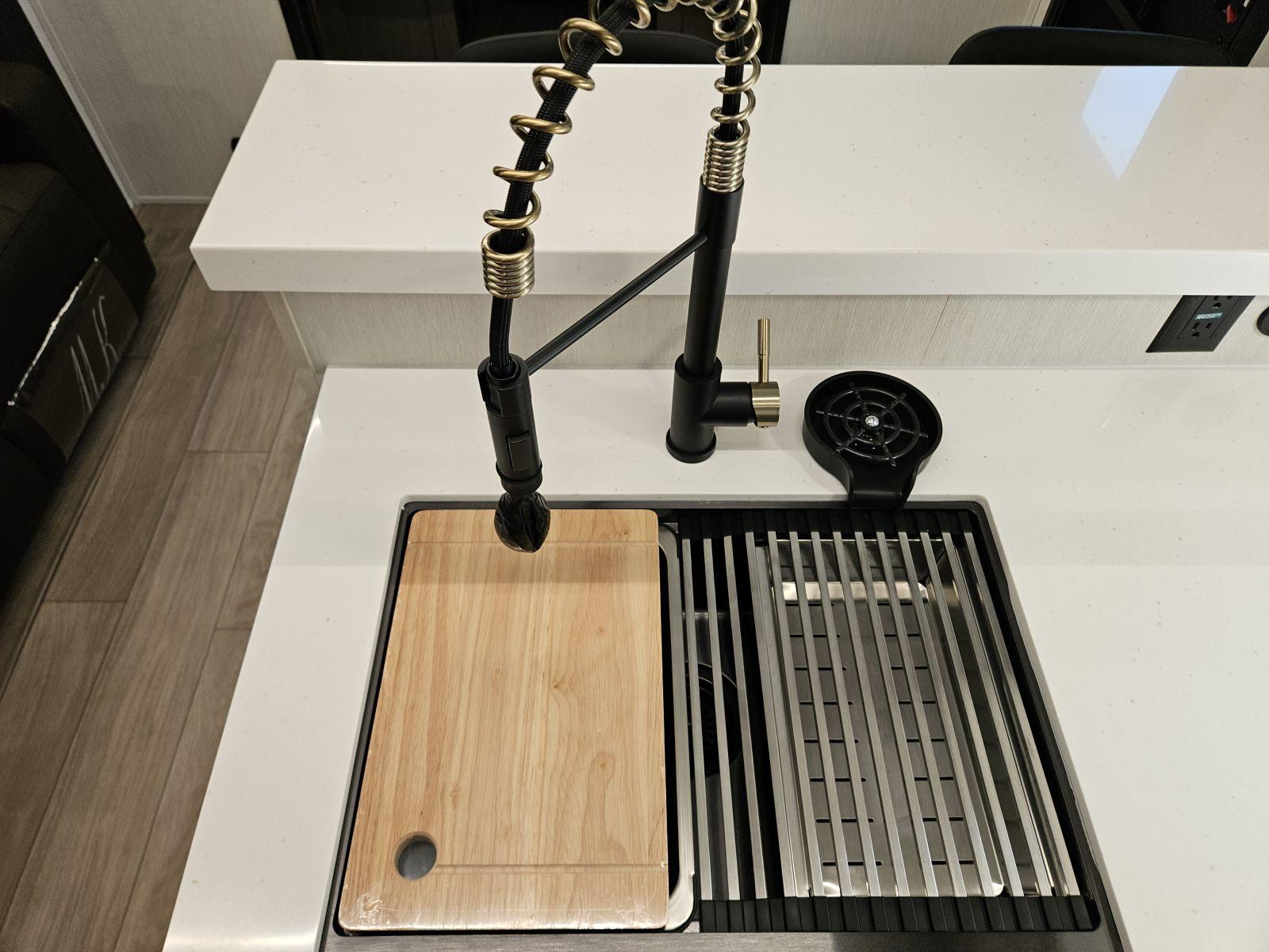 2026 Forest River 2026 Forest River Cherokee Alpha Wolf - thumbnail 10