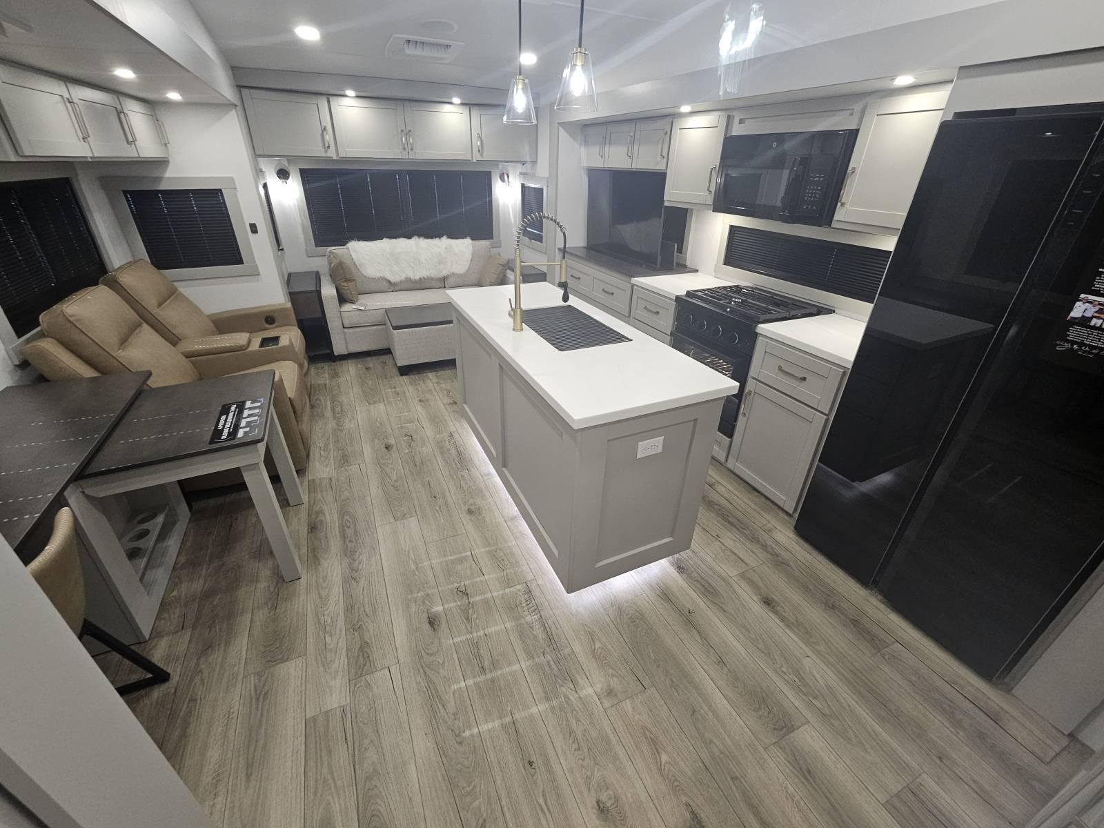 2026 Brinkley 2026 Brinkley Model Z - thumbnail 4