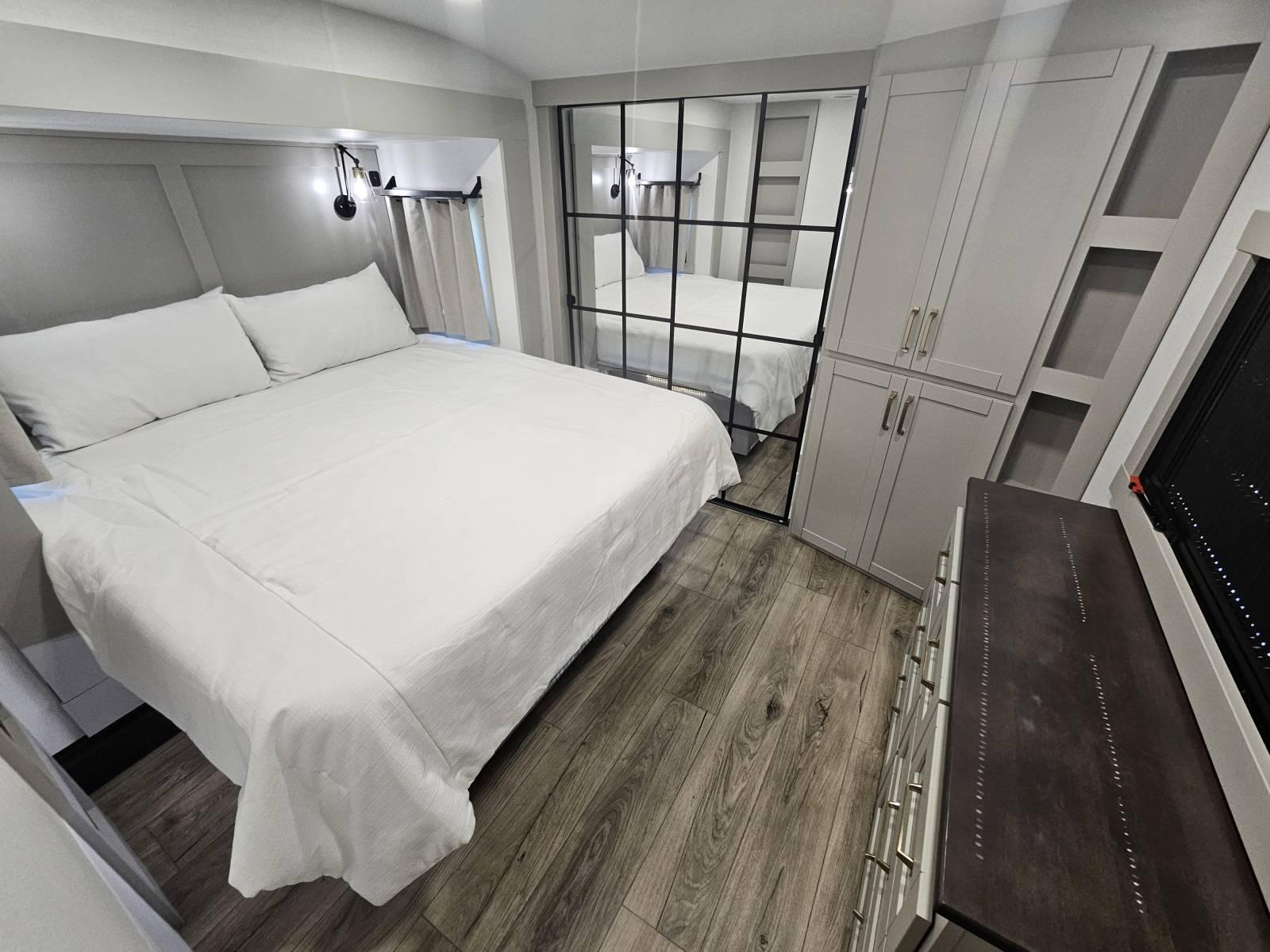 2026 Brinkley 2026 Brinkley Model Z - thumbnail 15