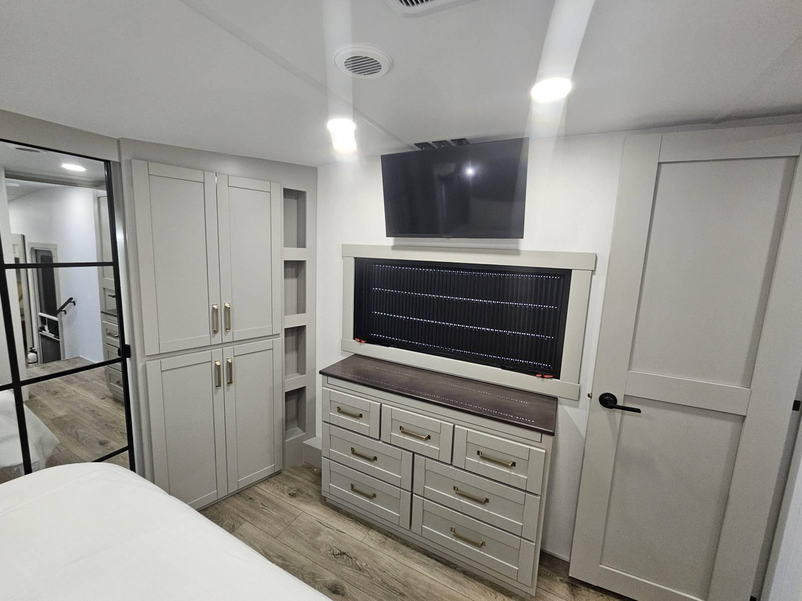 2026 Brinkley 2026 Brinkley Model Z - thumbnail 16